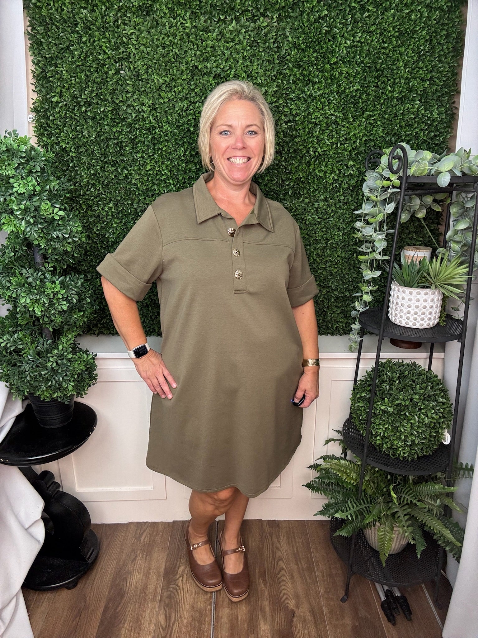 SHORT SLEEVE KNIT COLLARED SHIFT MINI DRESS - OLIVE