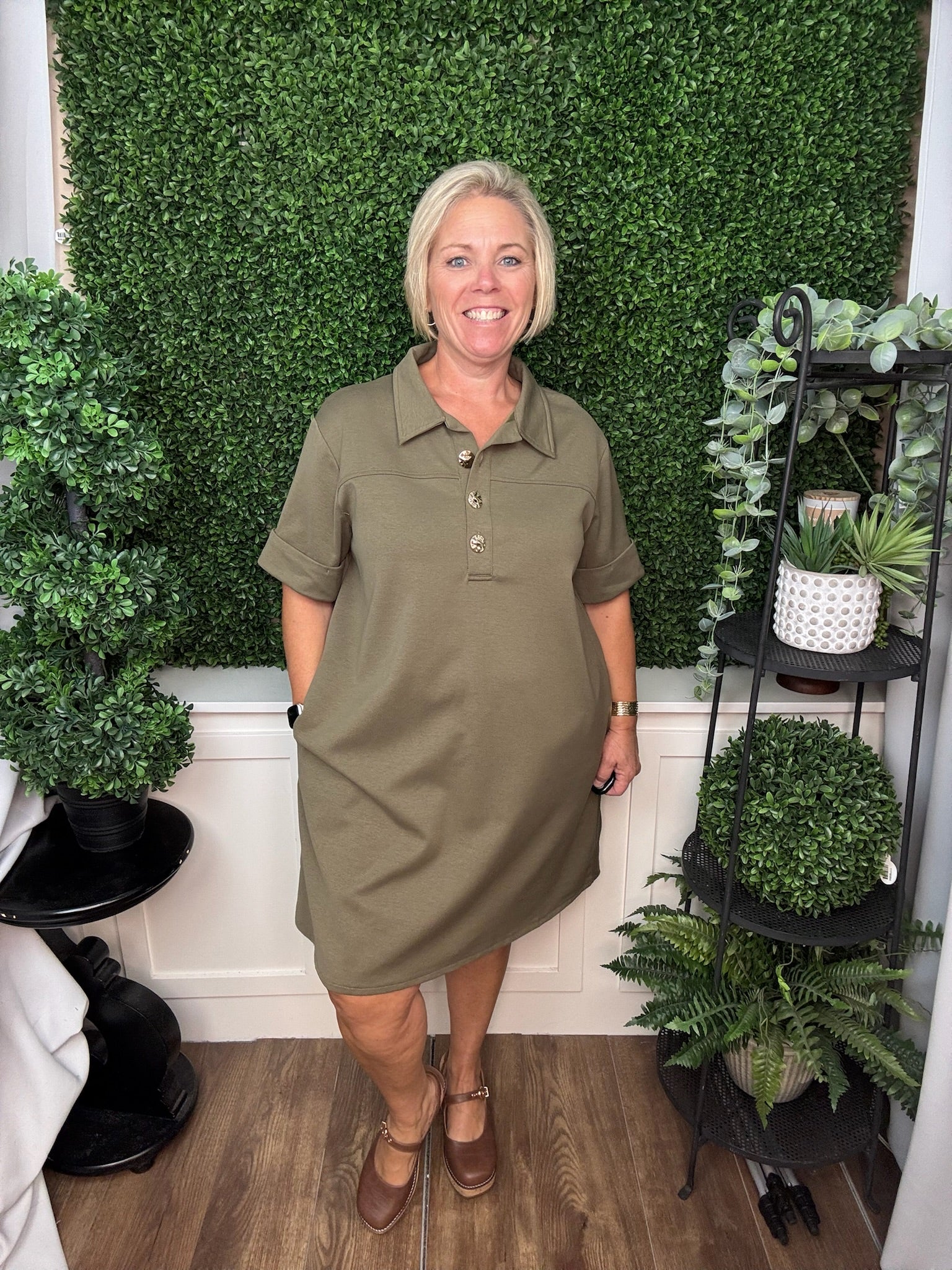 SHORT SLEEVE KNIT COLLARED SHIFT MINI DRESS - OLIVE