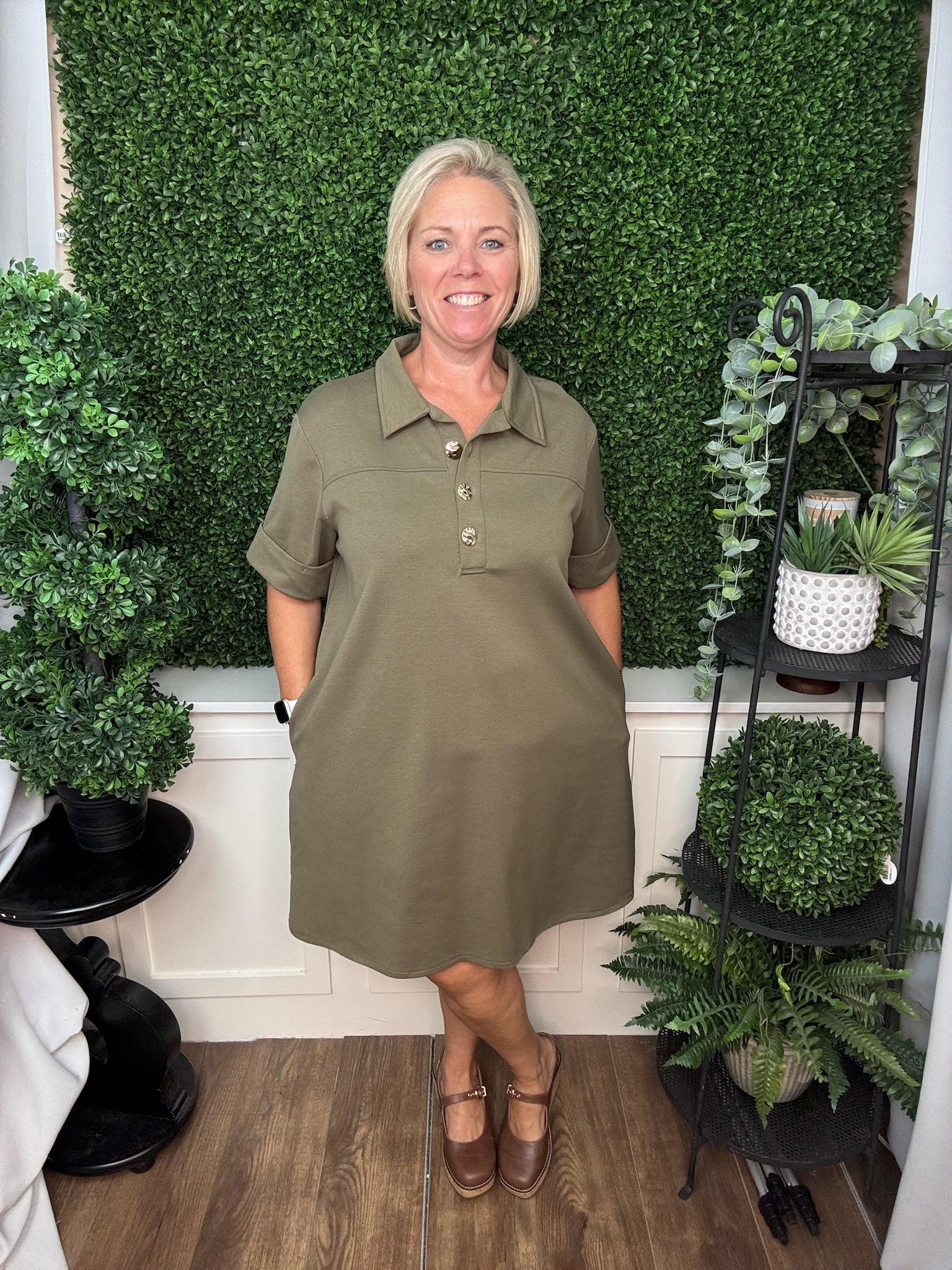 SHORT SLEEVE KNIT COLLARED SHIFT MINI DRESS - OLIVE