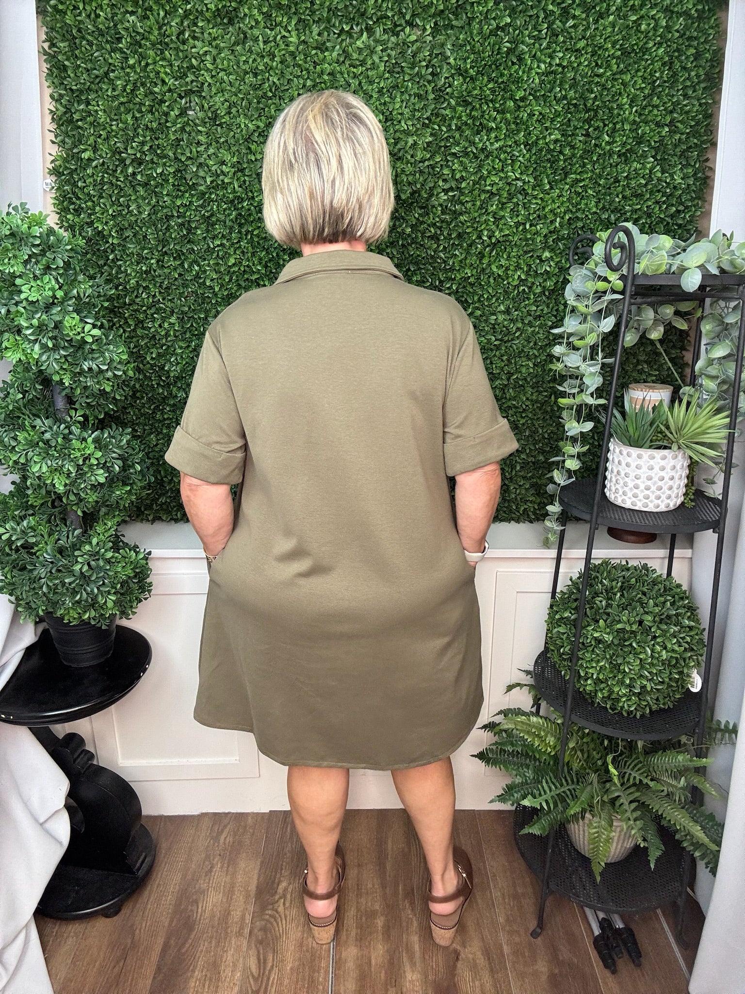 SHORT SLEEVE KNIT COLLARED SHIFT MINI DRESS - OLIVE