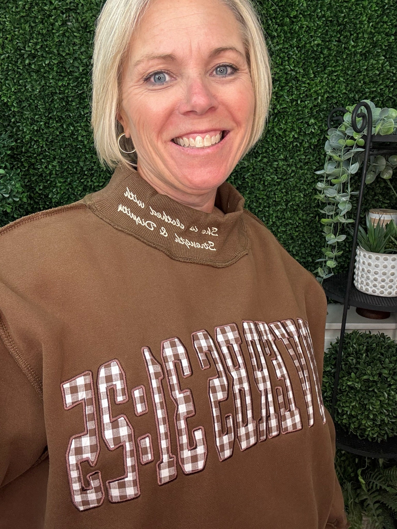 'PROVERBS 31:25' SCRIPT-COLLAR APPLIQUE MOCK-NECK SWEATSHIRT - BROWN