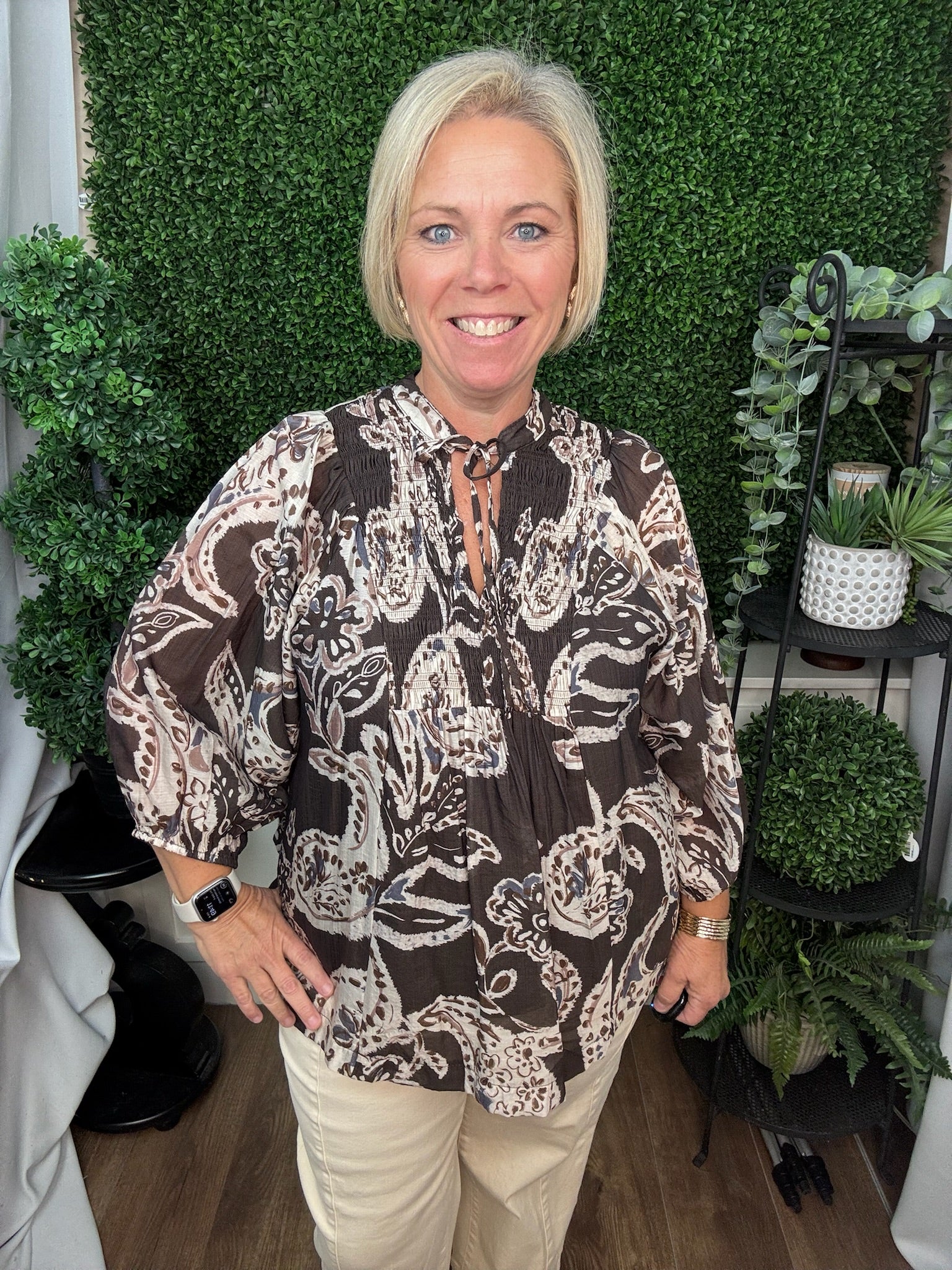 LINING ABSTRACT PRINT TOP WITH SMOCKING AND FRONT TIE DETAILS - BROWN