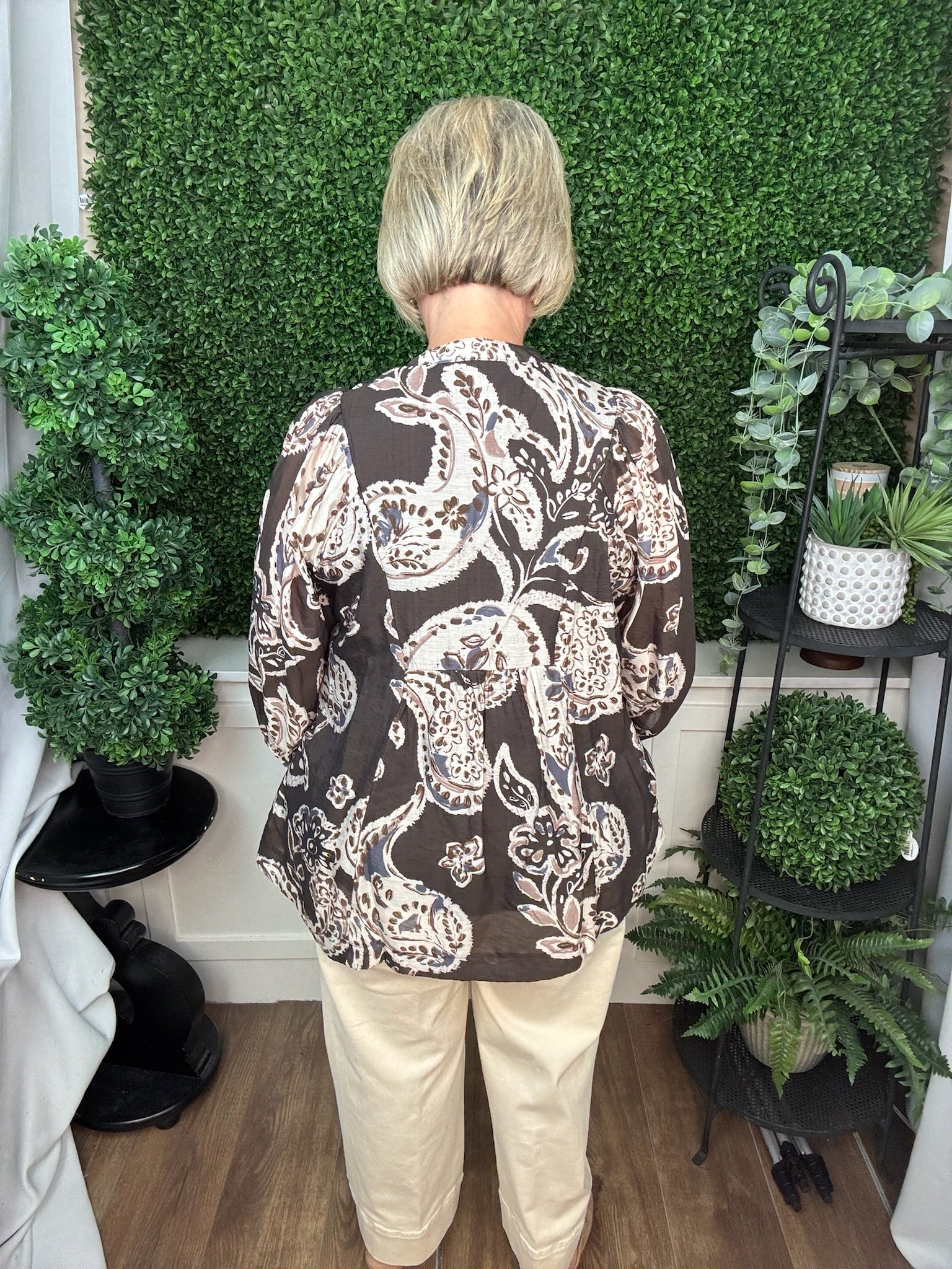 LINING ABSTRACT PRINT TOP WITH SMOCKING AND FRONT TIE DETAILS - BROWN