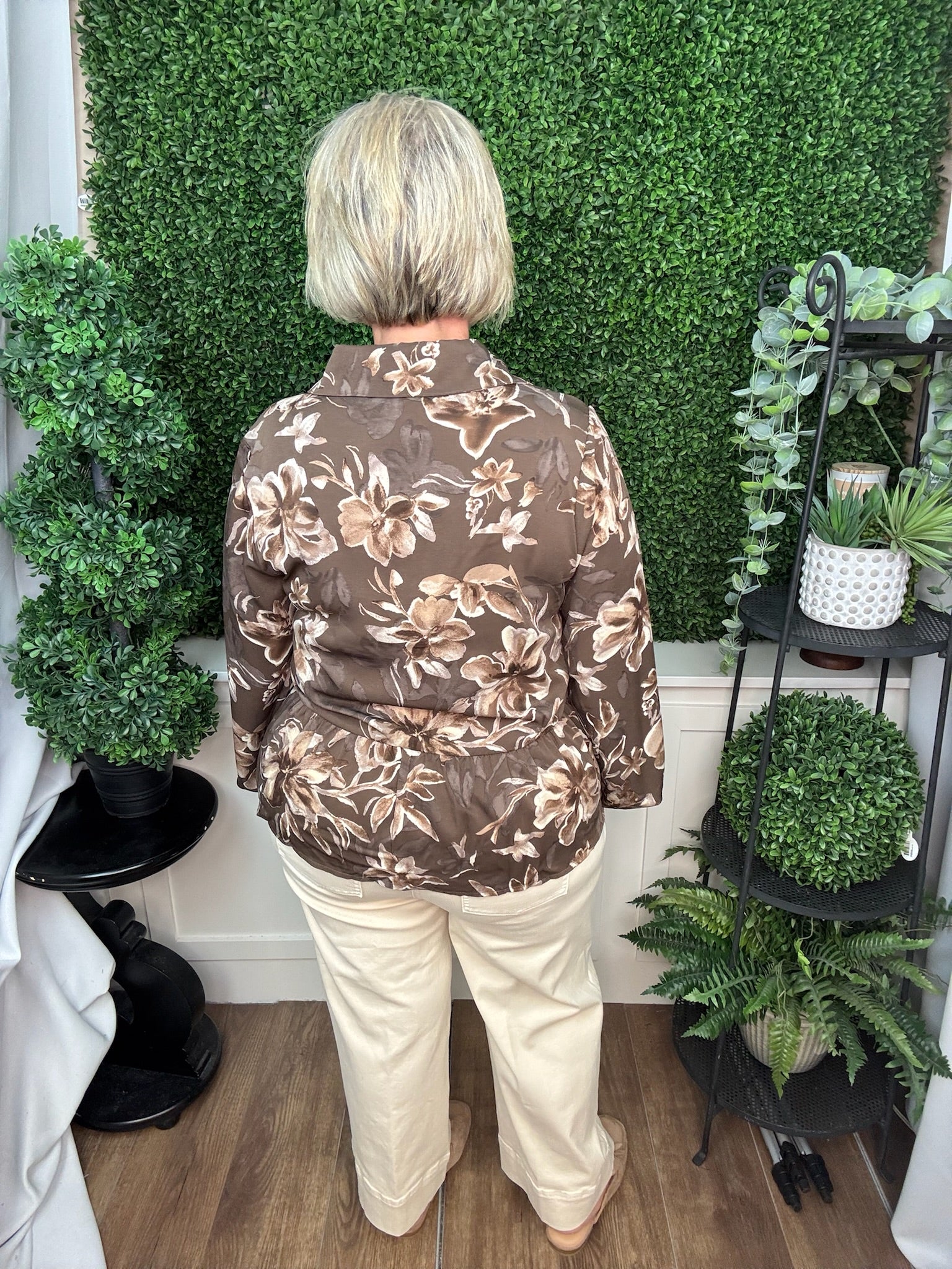 LONG SLEEVE WOVEN PRINT COLLARED BUTTON DOWN TOP - MOCHA BROWN