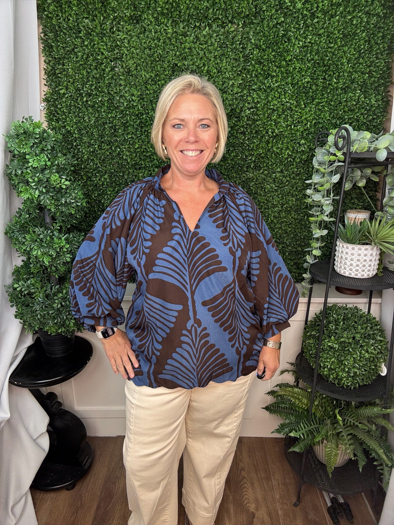 SLEEVE LINING PRINT WOVEN TOP WITH SPLIT NECK AND BALLOON SLEEVE SCALLOP - SLATE BLUE