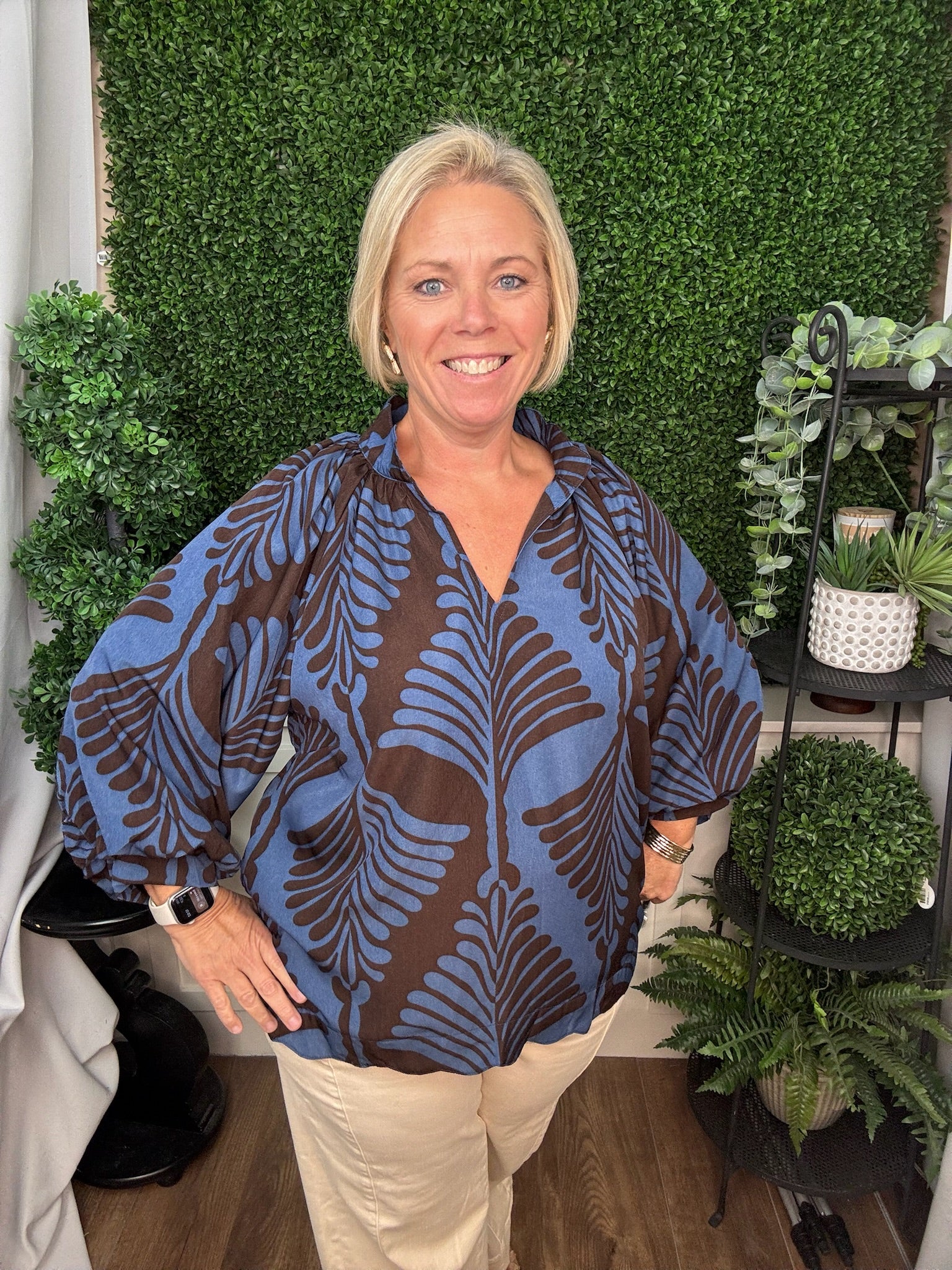 SLEEVE LINING PRINT WOVEN TOP WITH SPLIT NECK AND BALLOON SLEEVE SCALLOP - SLATE BLUE