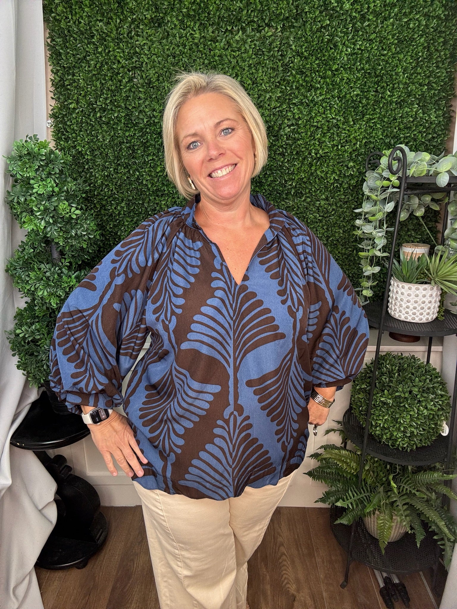SLEEVE LINING PRINT WOVEN TOP WITH SPLIT NECK AND BALLOON SLEEVE SCALLOP - SLATE BLUE