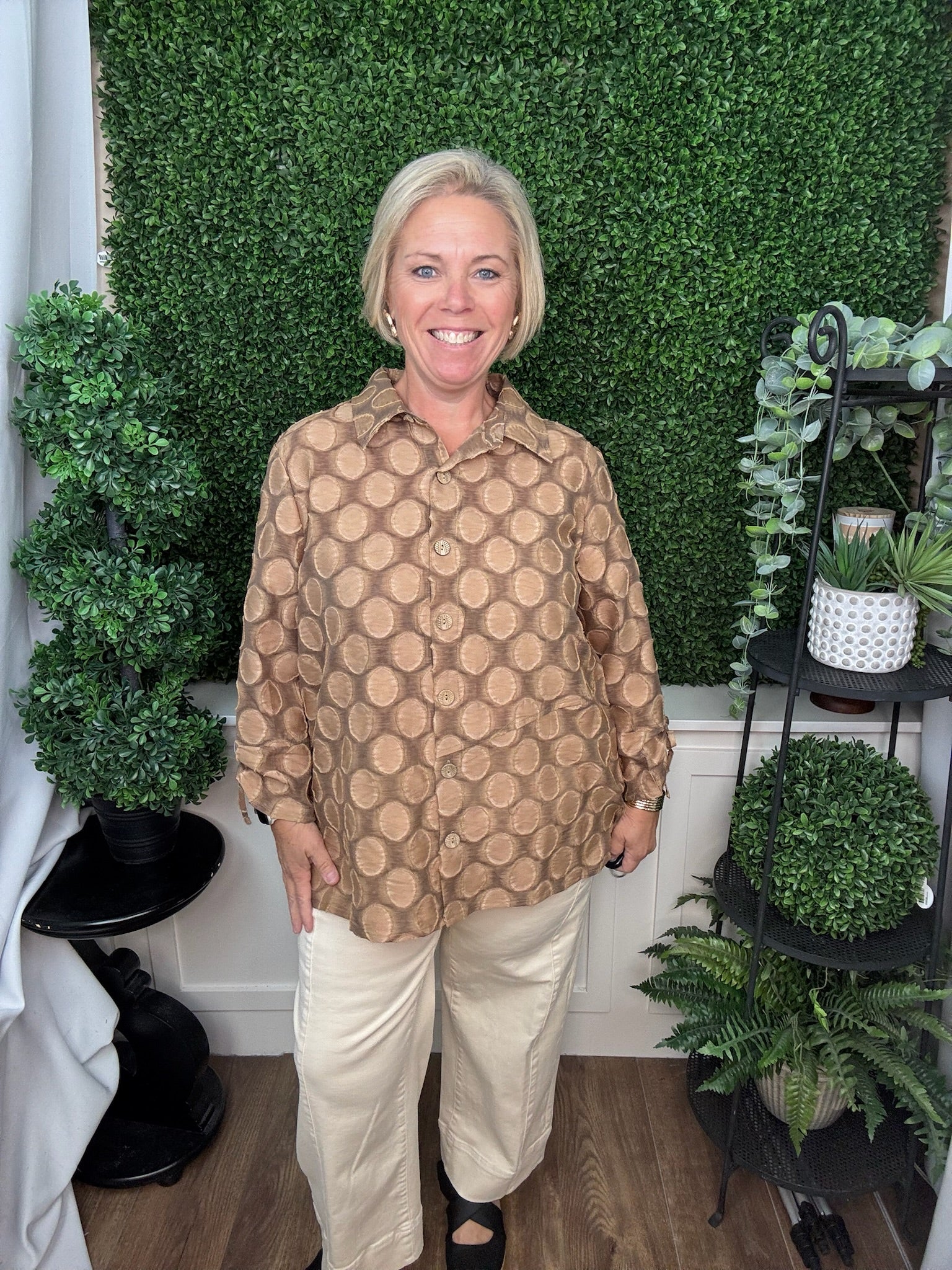 WOVEN JACQUARD BUTTON FRONT TOP WITH POINT COLLAR - COPPER