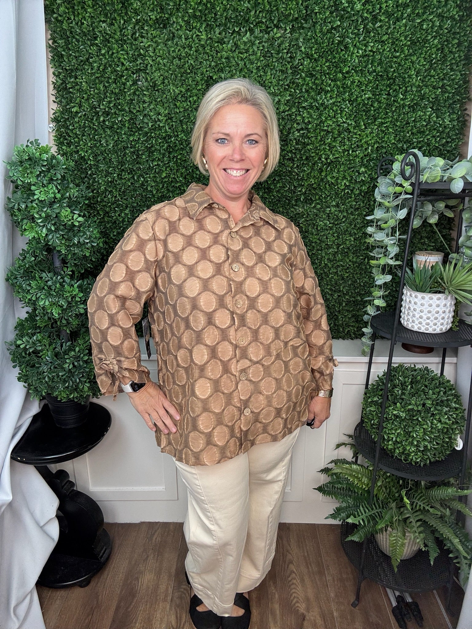 WOVEN JACQUARD BUTTON FRONT TOP WITH POINT COLLAR - COPPER