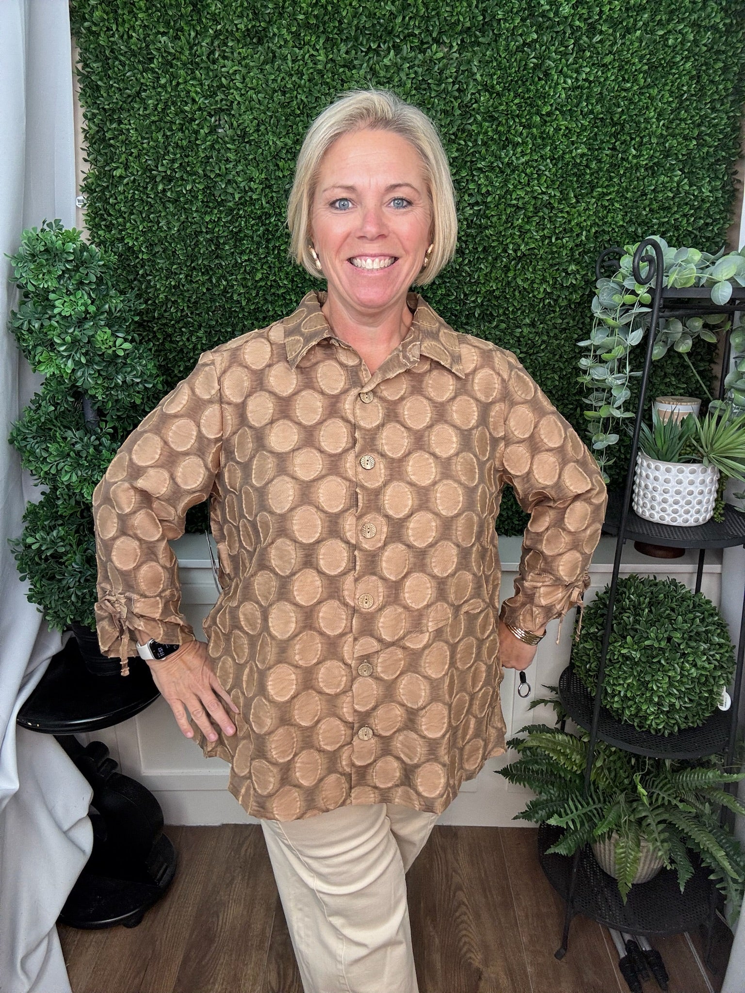 WOVEN JACQUARD BUTTON FRONT TOP WITH POINT COLLAR - COPPER
