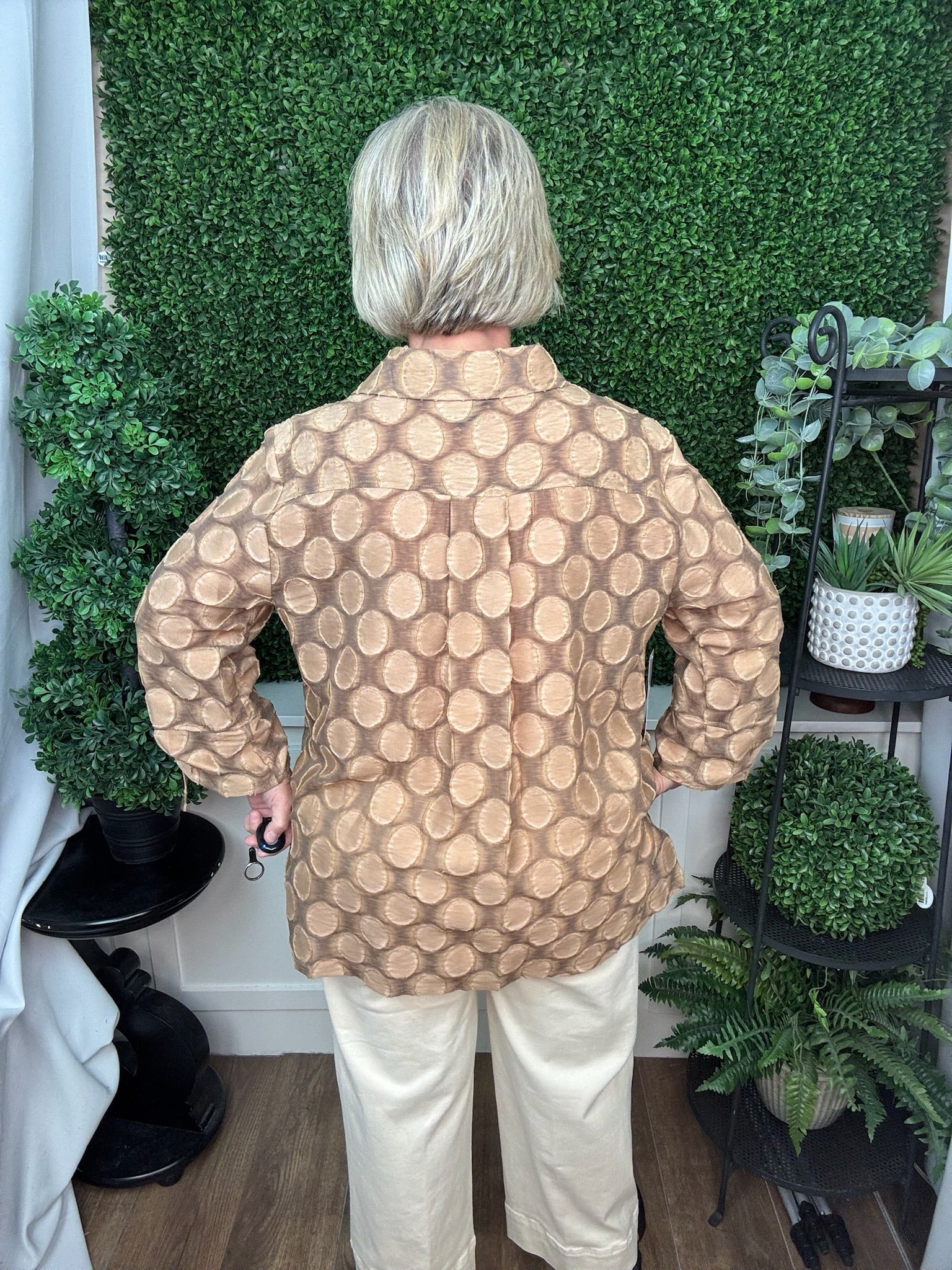 WOVEN JACQUARD BUTTON FRONT TOP WITH POINT COLLAR - COPPER