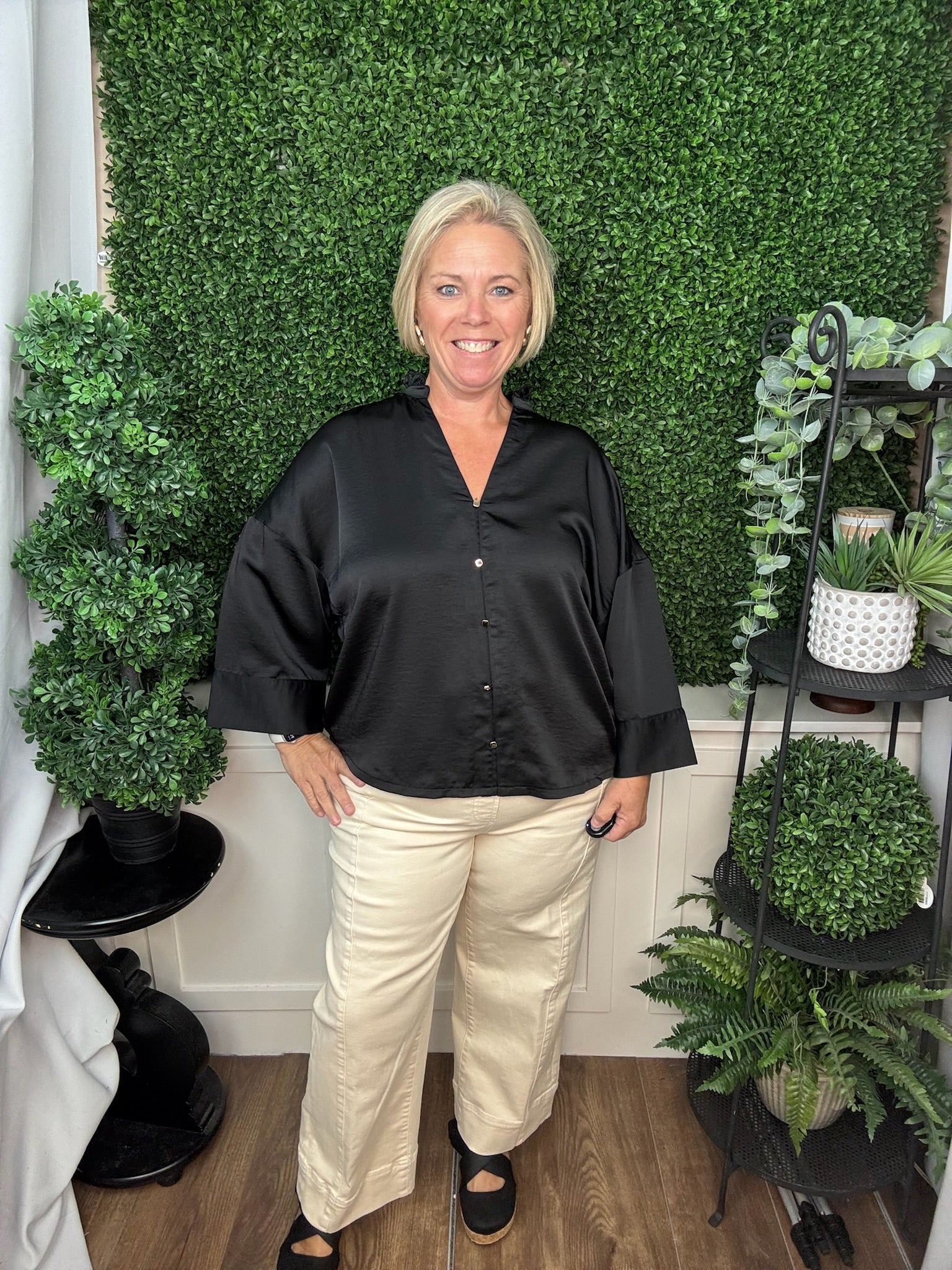 V-NECK METAL BUTTON DOWN SHIRT - BLACK
