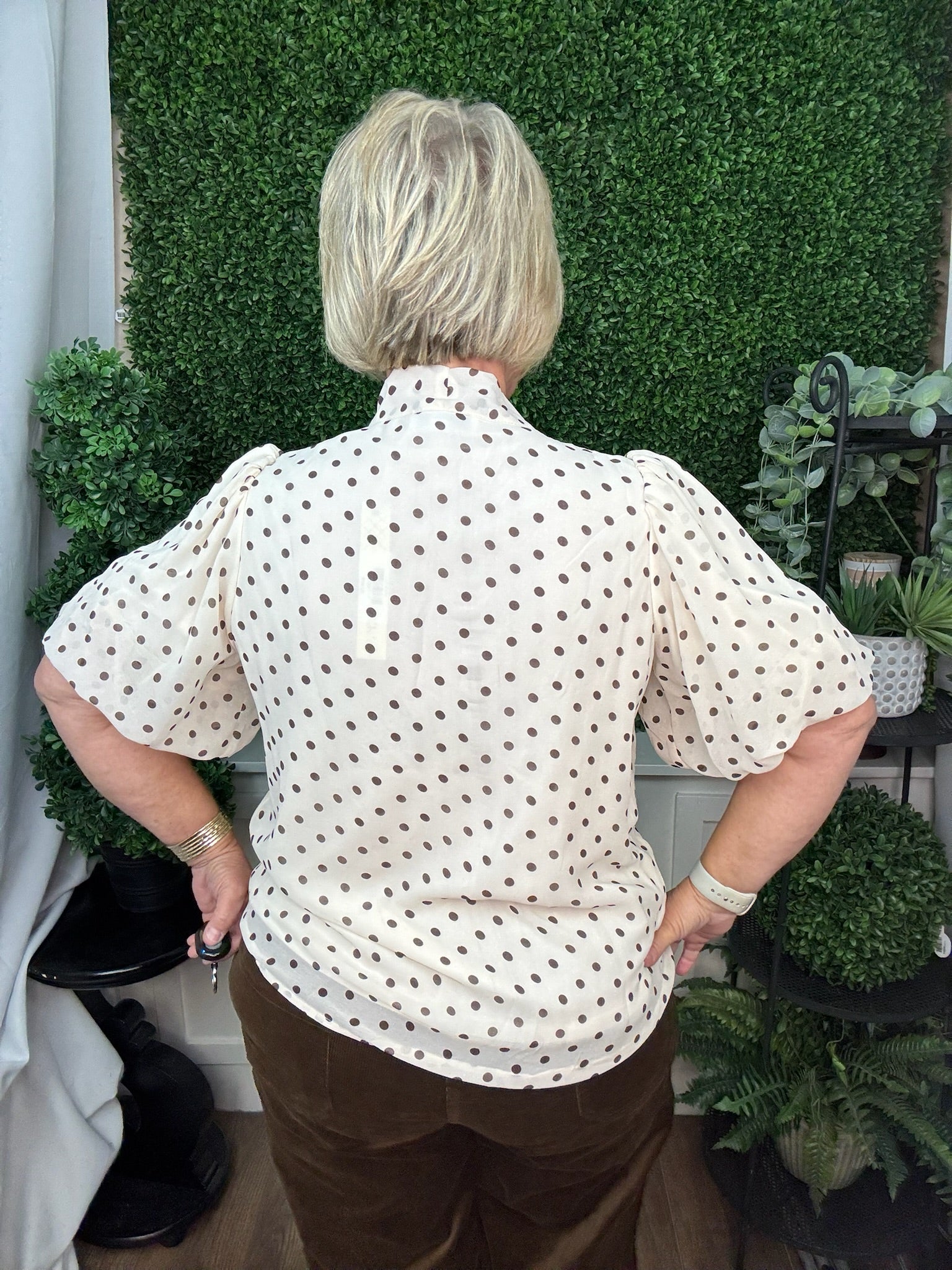SHORT PUFF SLEEVE WOVEN POLKA DOT PRINT TOP WITH BOW - CREAM