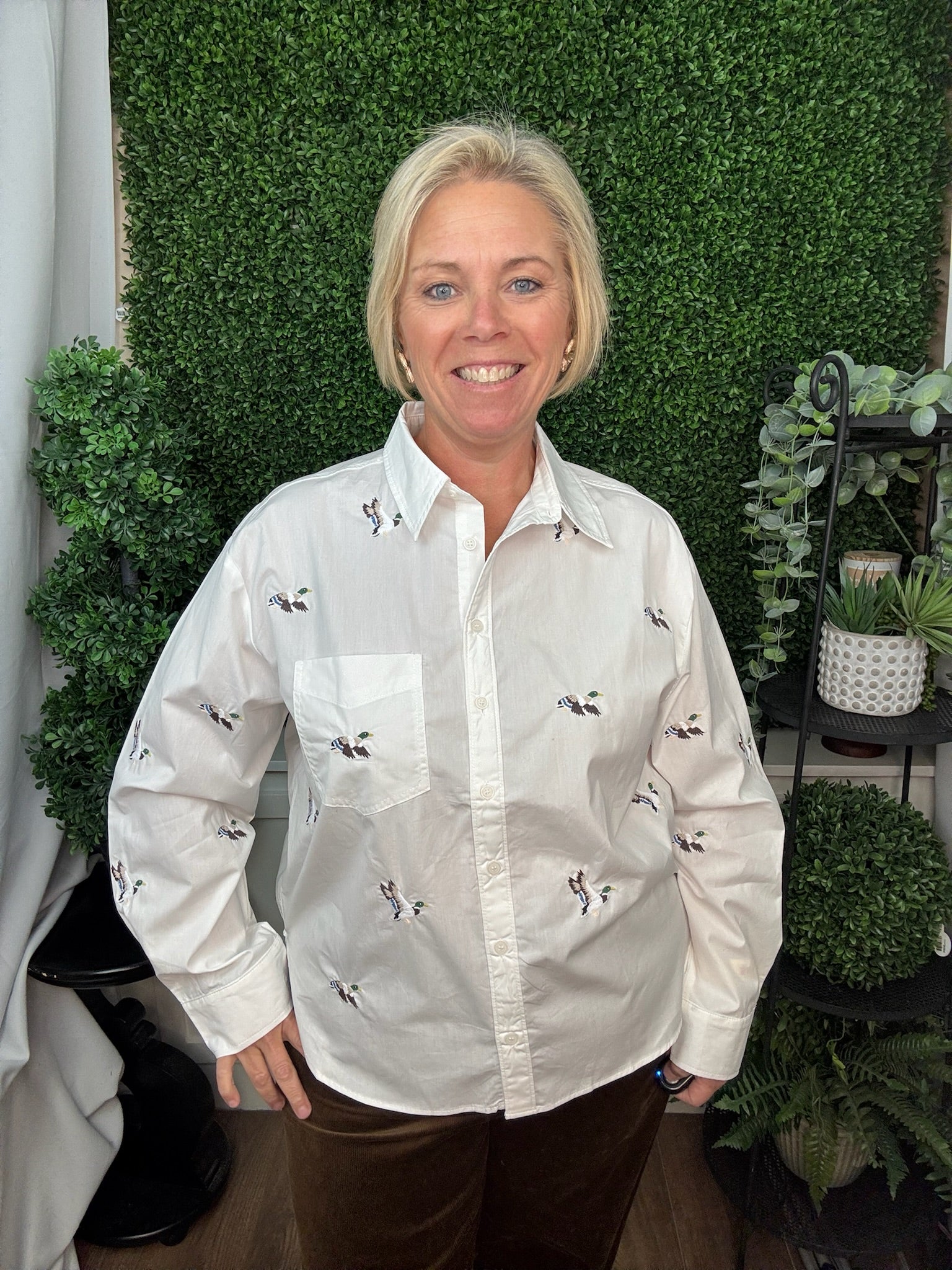 EMBROIDERED DUCK BUTTON DOWN SHIRT - OFF WHITE