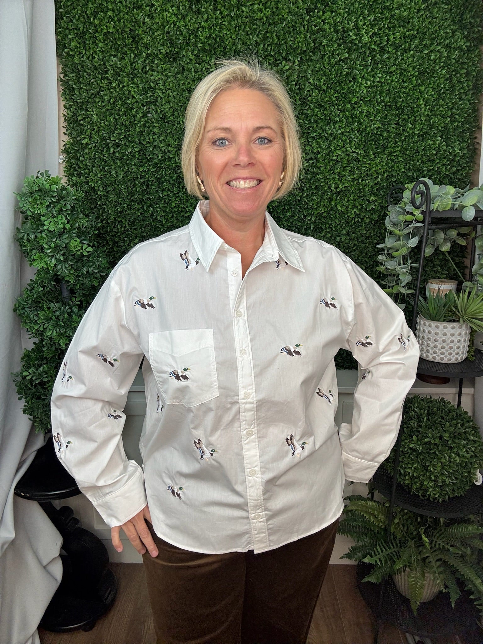 EMBROIDERED DUCK BUTTON DOWN SHIRT - OFF WHITE