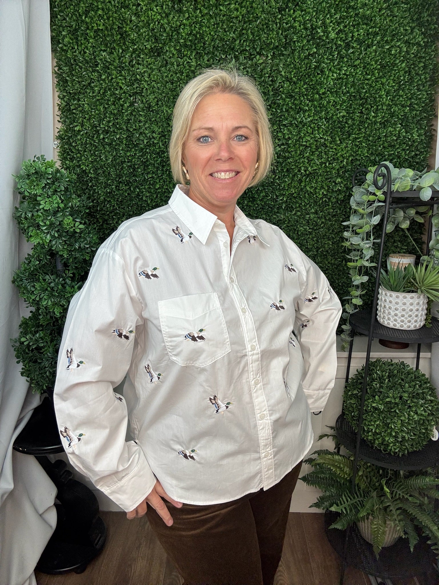 EMBROIDERED DUCK BUTTON DOWN SHIRT - OFF WHITE