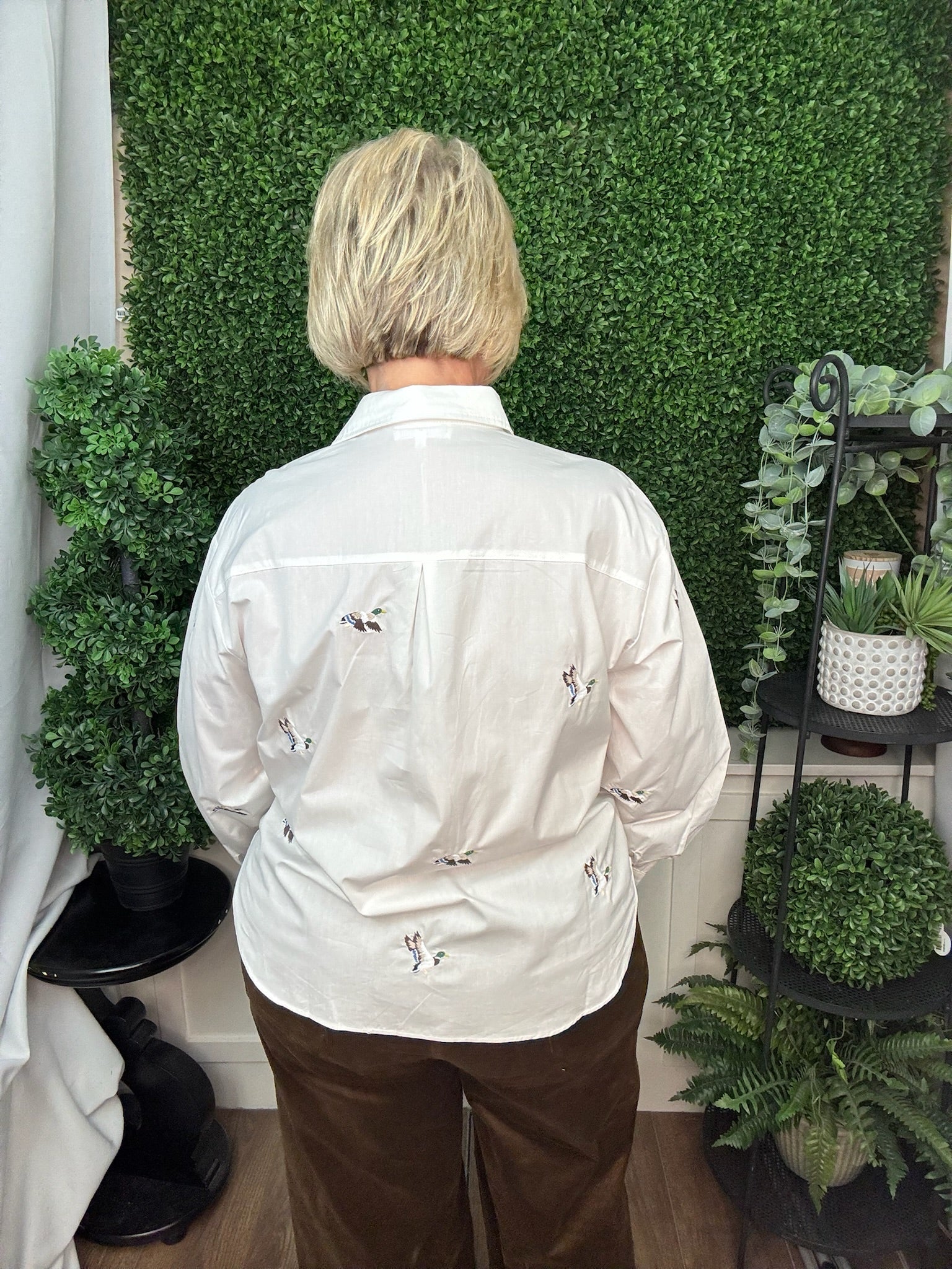 EMBROIDERED DUCK BUTTON DOWN SHIRT - OFF WHITE