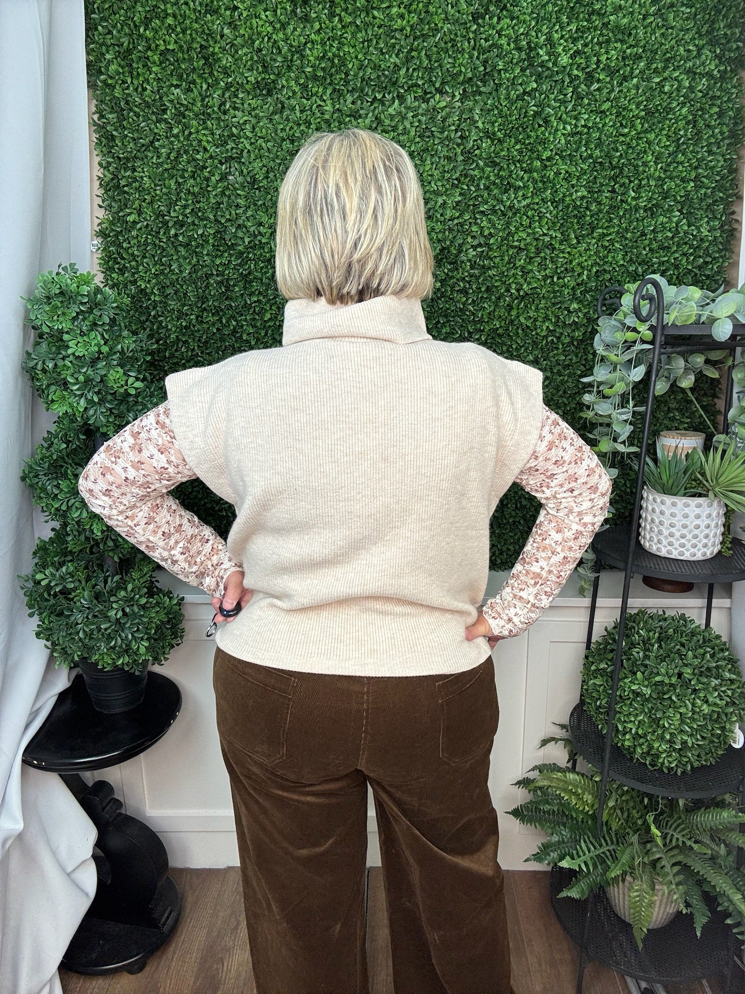 SHORT SLEEVE COLLARED V-NECK KNIT TOP SWEATER - BROWN/OATMEAL