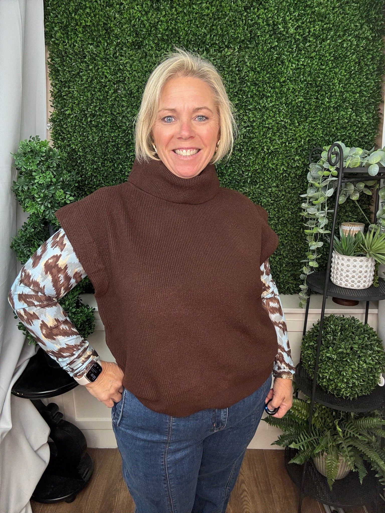 SHORT SLEEVE COLLARED V-NECK KNIT TOP SWEATER - BROWN/OATMEAL