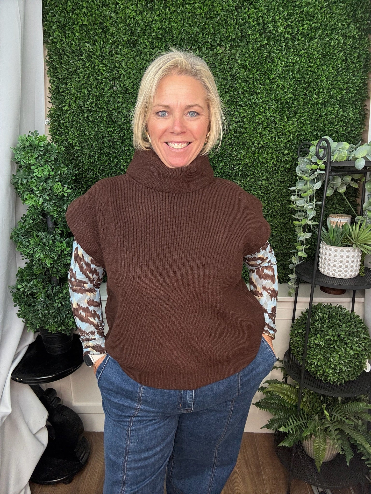 SHORT SLEEVE COLLARED V-NECK KNIT TOP SWEATER - BROWN/OATMEAL