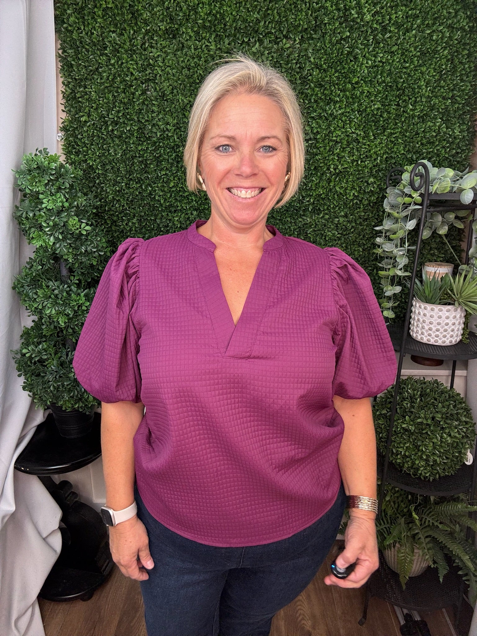 PUFF SLEEVE TOP WITH V-NECK IN TEXTURED FABRIC - MAGENTA
