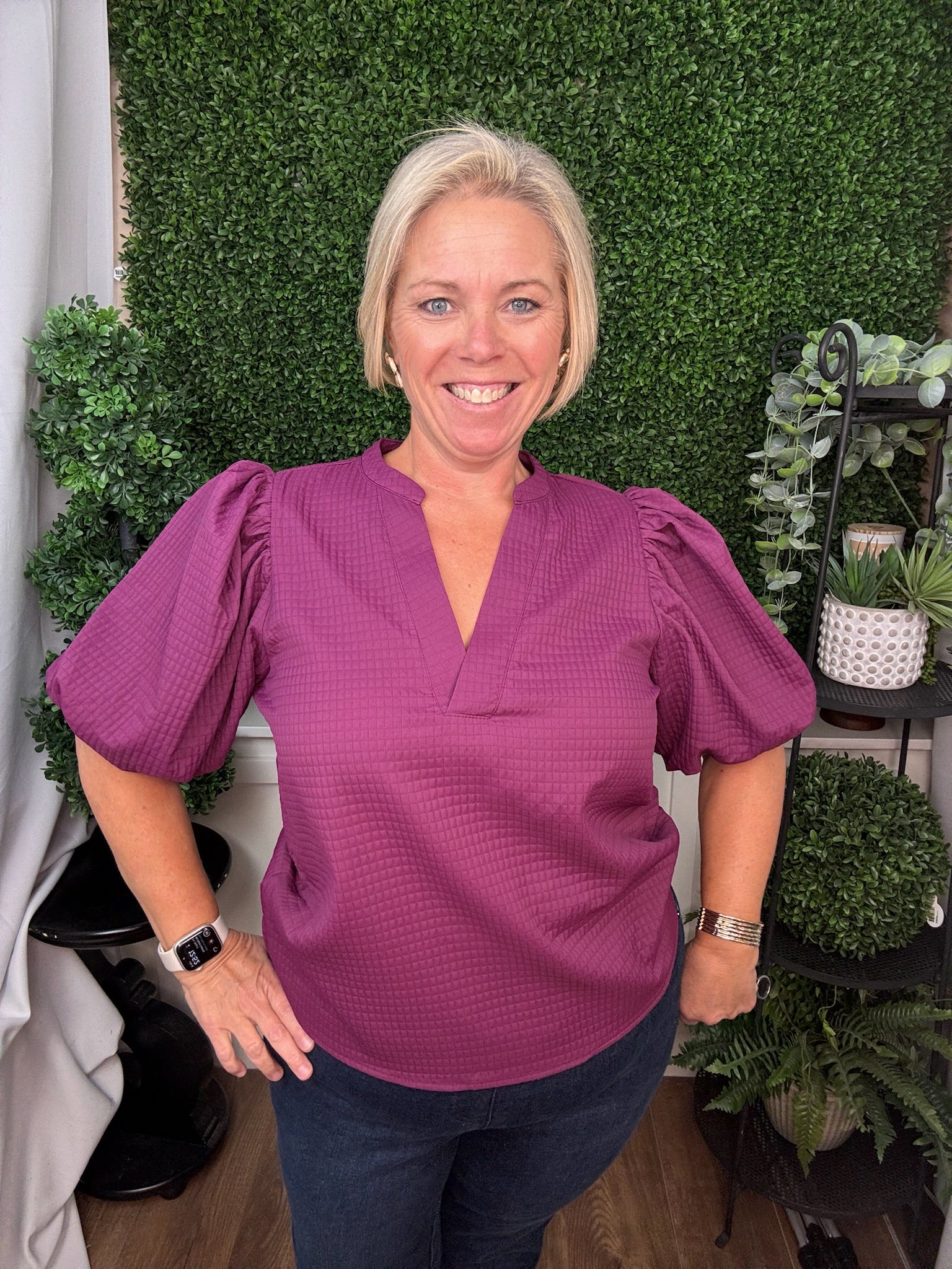 PUFF SLEEVE TOP WITH V-NECK IN TEXTURED FABRIC - MAGENTA
