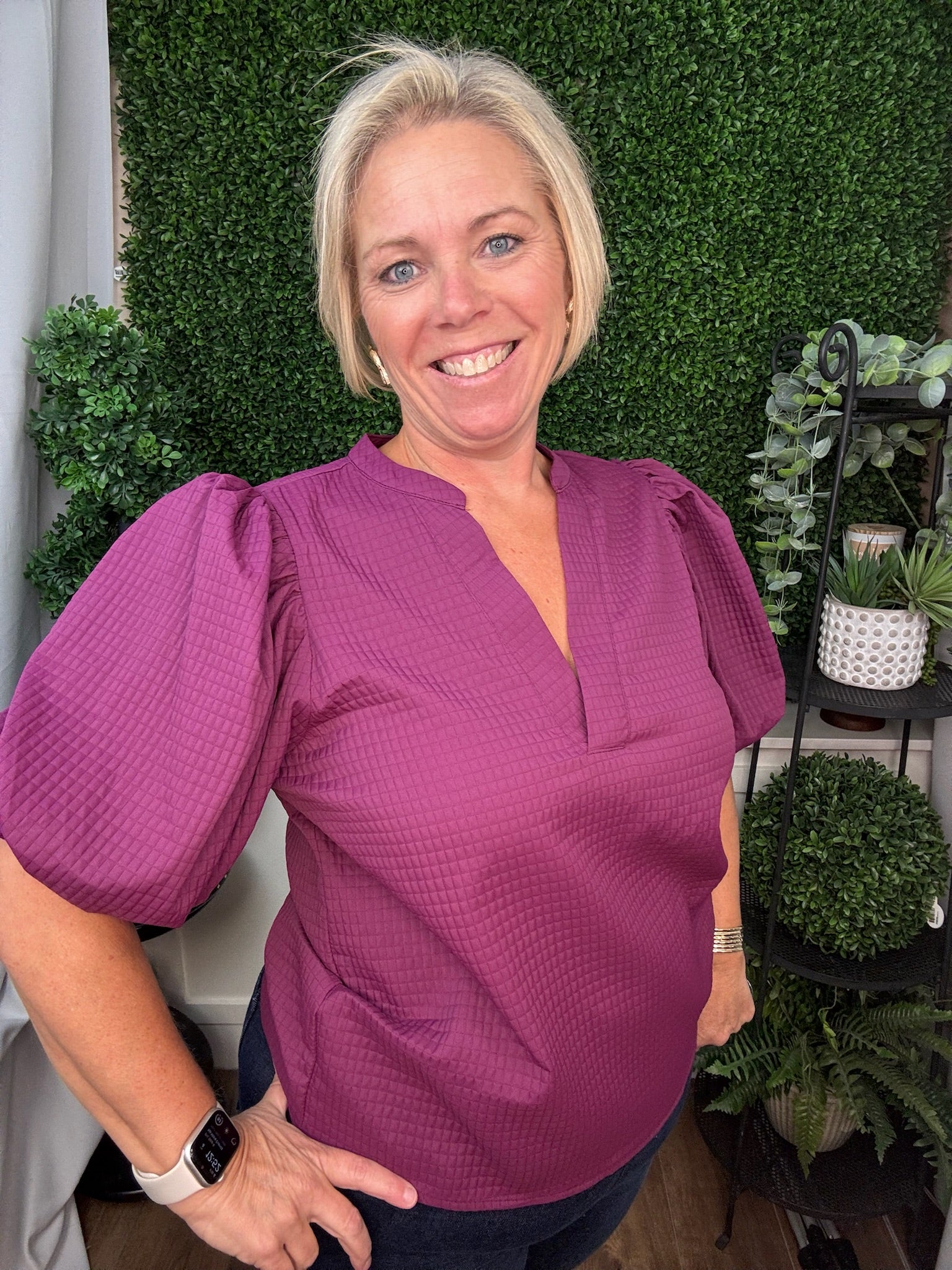 PUFF SLEEVE TOP WITH V-NECK IN TEXTURED FABRIC - MAGENTA