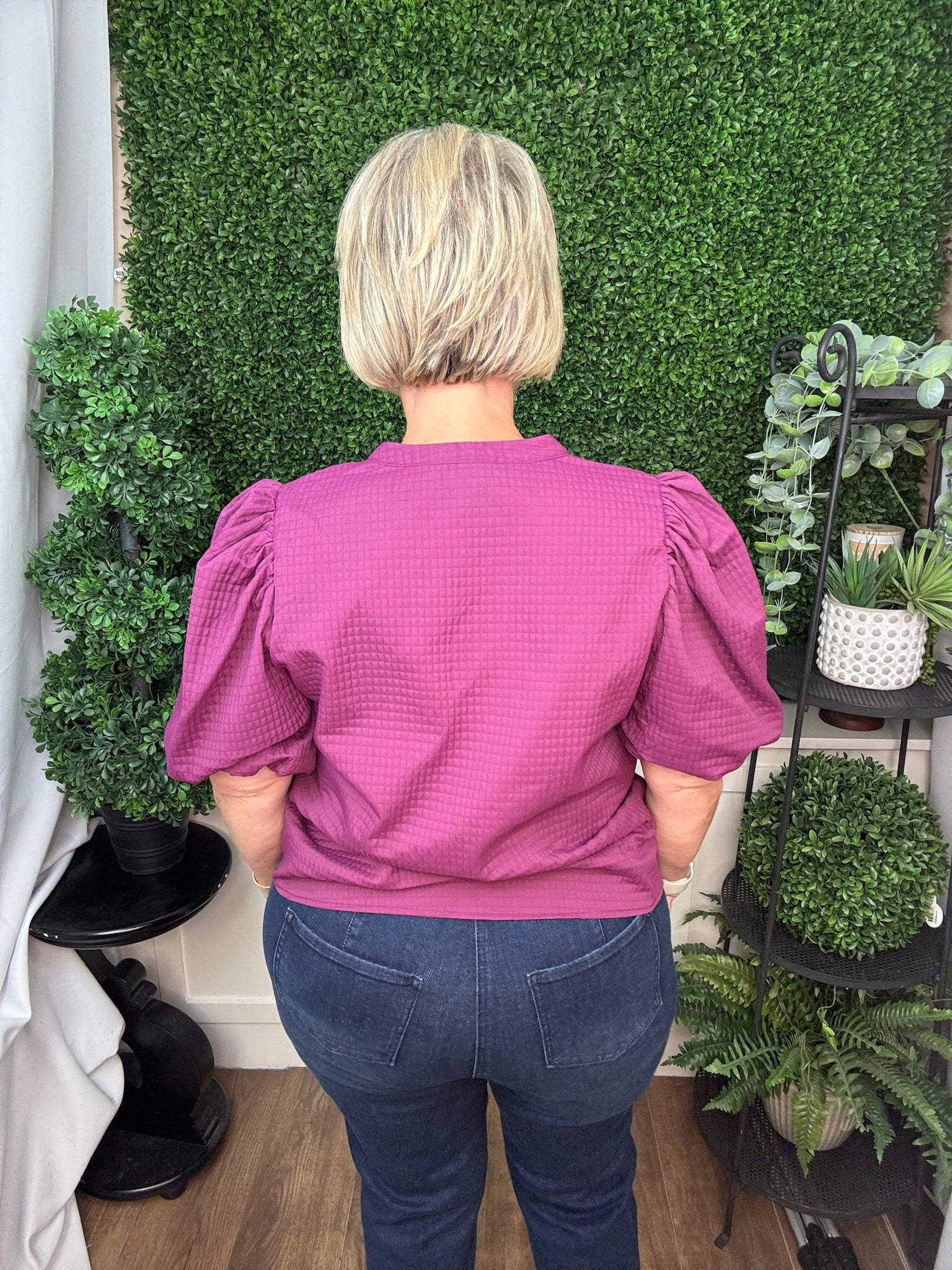 PUFF SLEEVE TOP WITH V-NECK IN TEXTURED FABRIC - MAGENTA