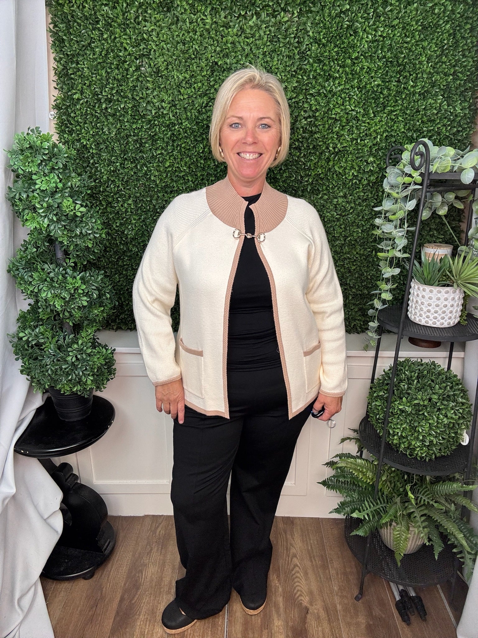 CONTRAST TRIM KNIT CARDIGAN - CREAM