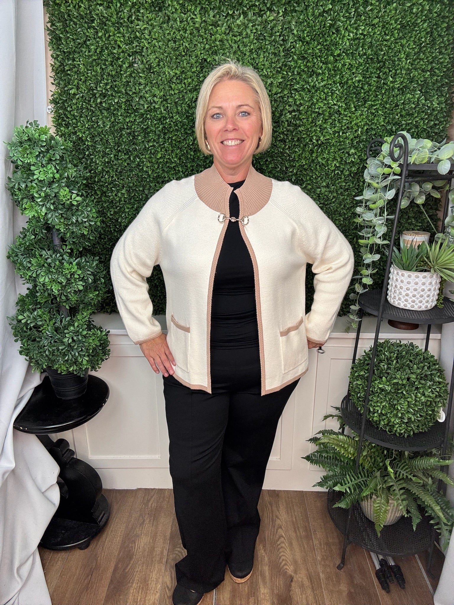 CONTRAST TRIM KNIT CARDIGAN - CREAM