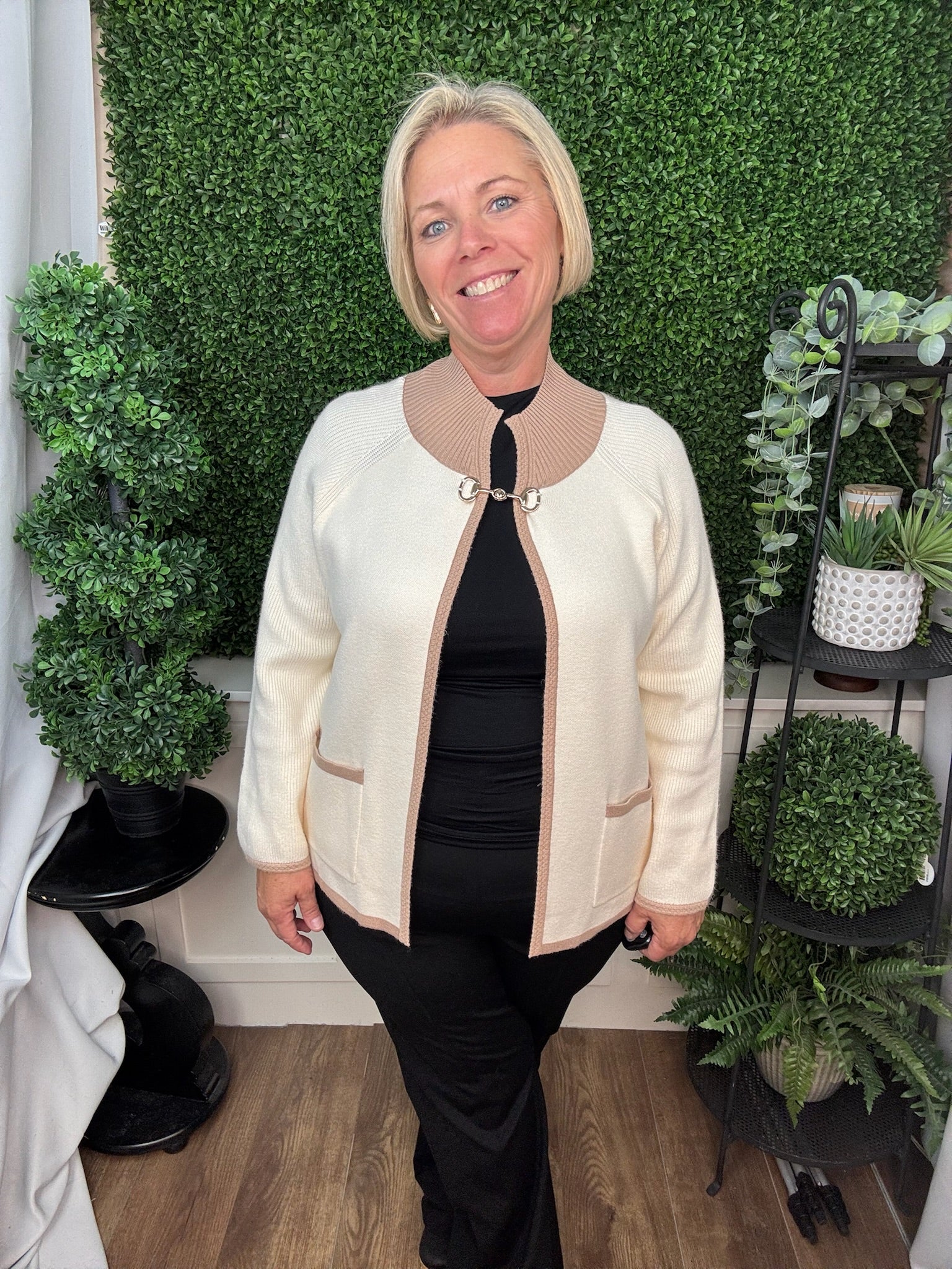 CONTRAST TRIM KNIT CARDIGAN - CREAM