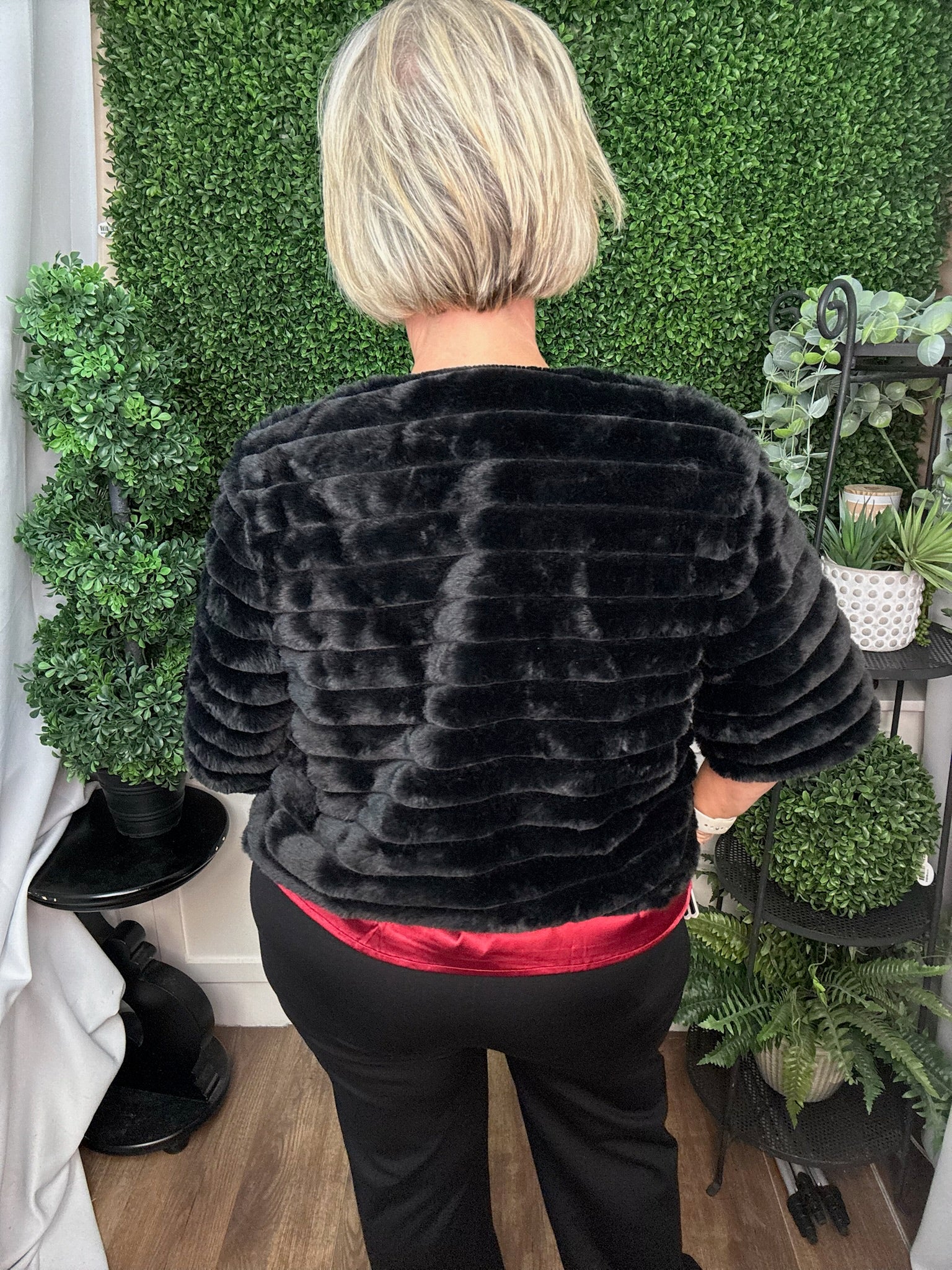 HALF SLEEVE FAUX FUR CROP JACKET - BLACK