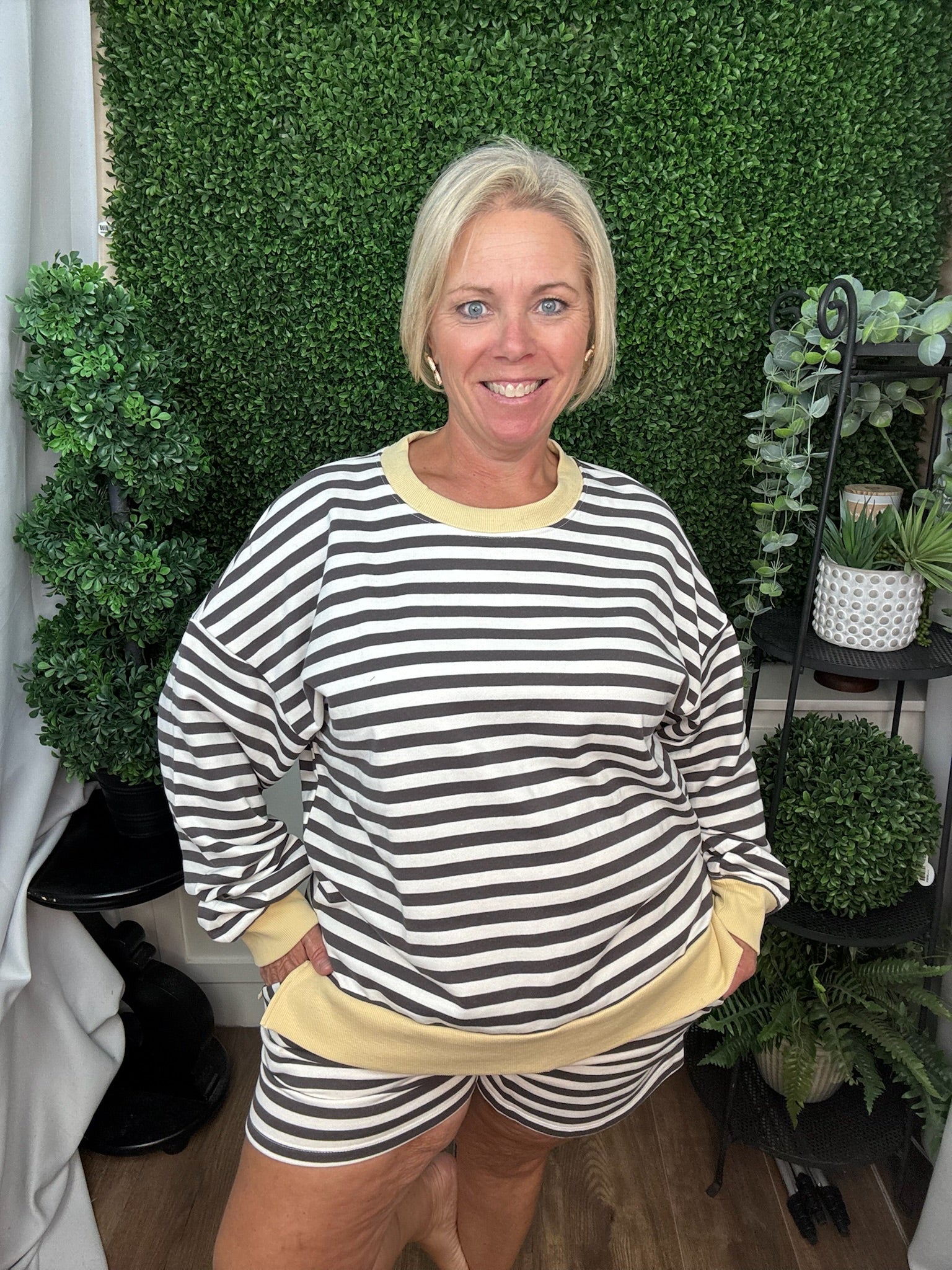 STRIPED CREW NECK LONG SLEEVE KNIT TOP AND SHORTS SET