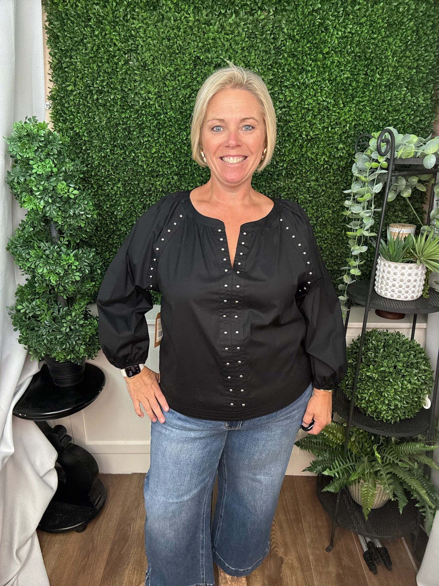 RAGLAN SLEEVE METAL NAILHEAD TRIM TOP - BLACK