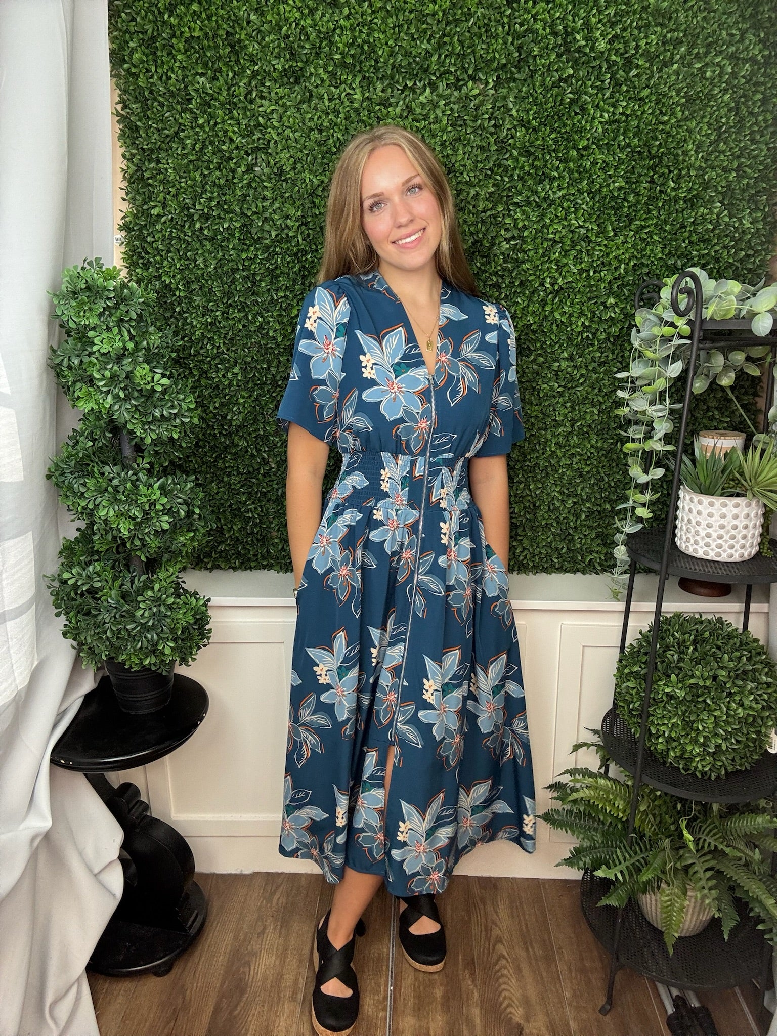 SHORT SLEEVE SMOCKED WAIST FRONT ZIP PRINTED DRESS WITH POCKETS - TEAL