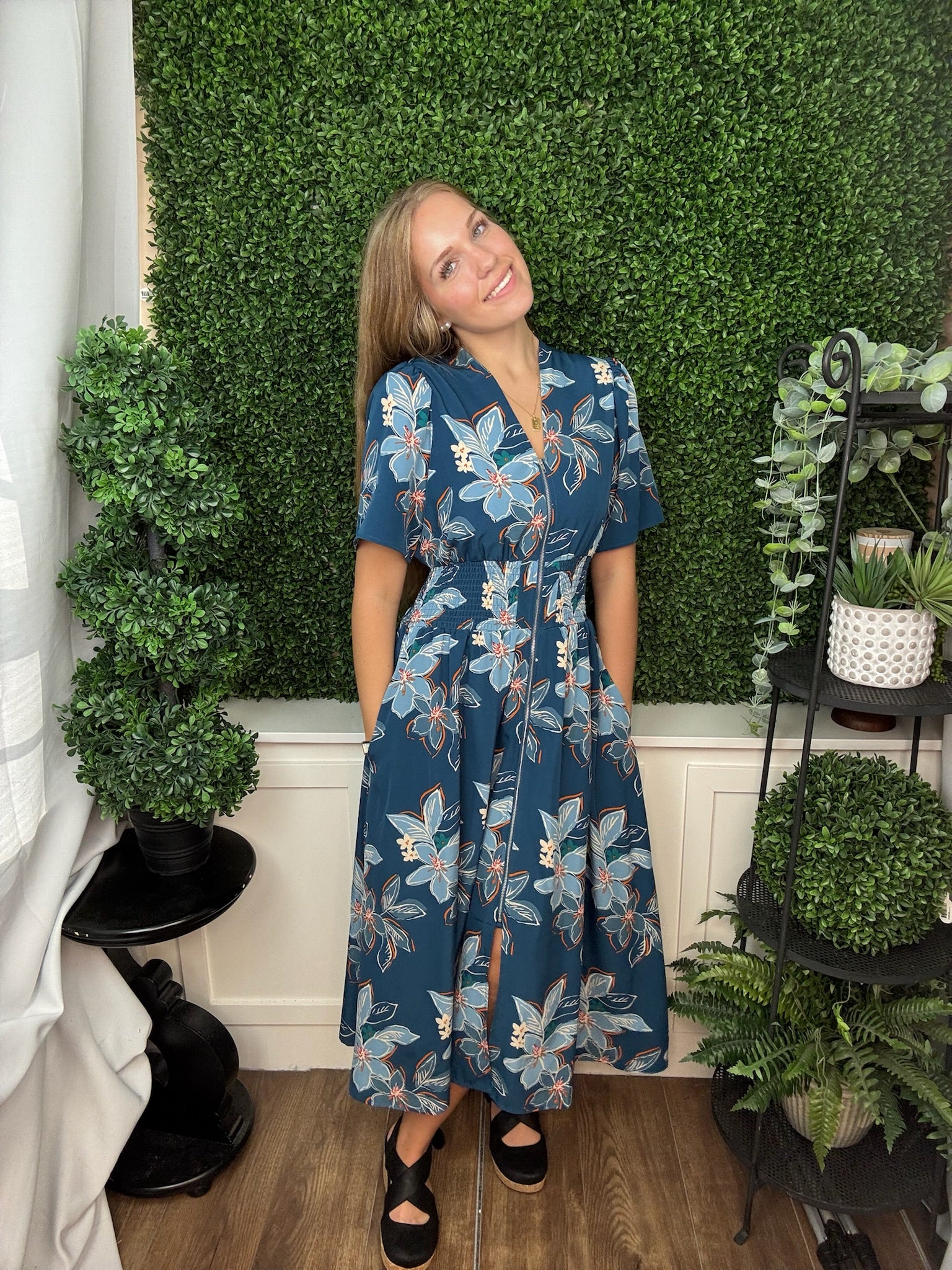 SHORT SLEEVE SMOCKED WAIST FRONT ZIP PRINTED DRESS WITH POCKETS - TEAL