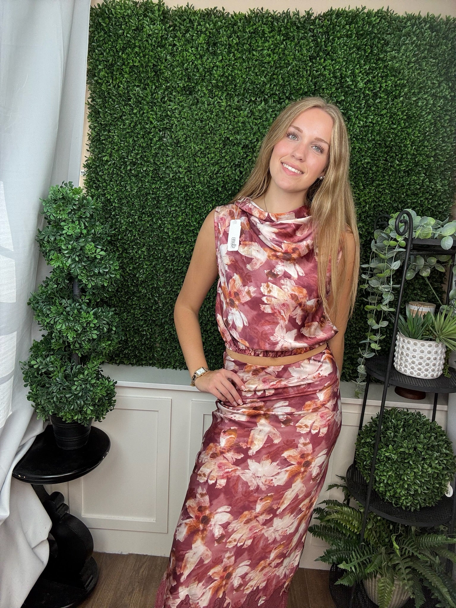 MOCK NECK SLEEVELESS FLORAL TOP - MAUVE
