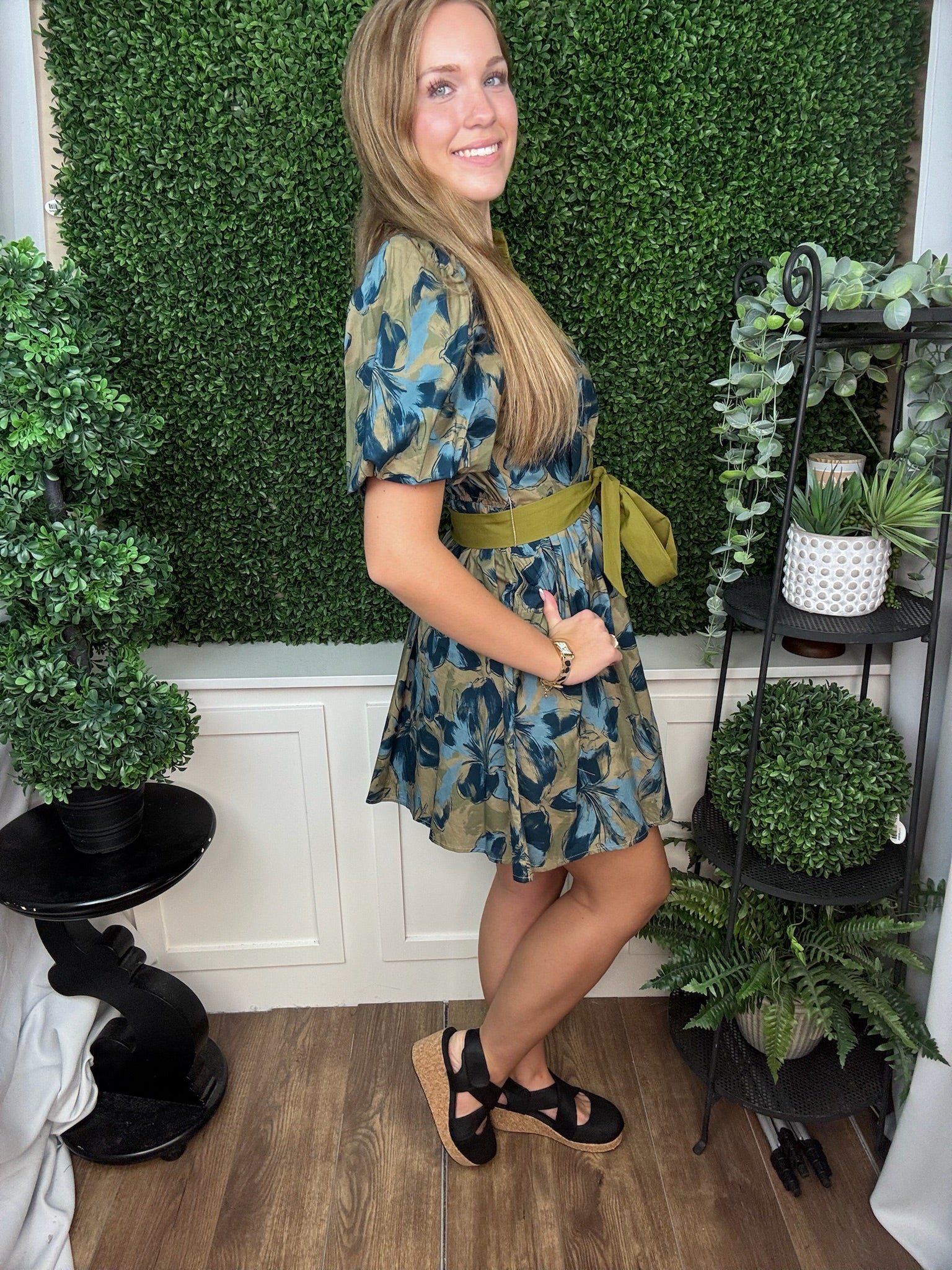 FLORAL TIE WAIST MINI DRESS - OLIVE