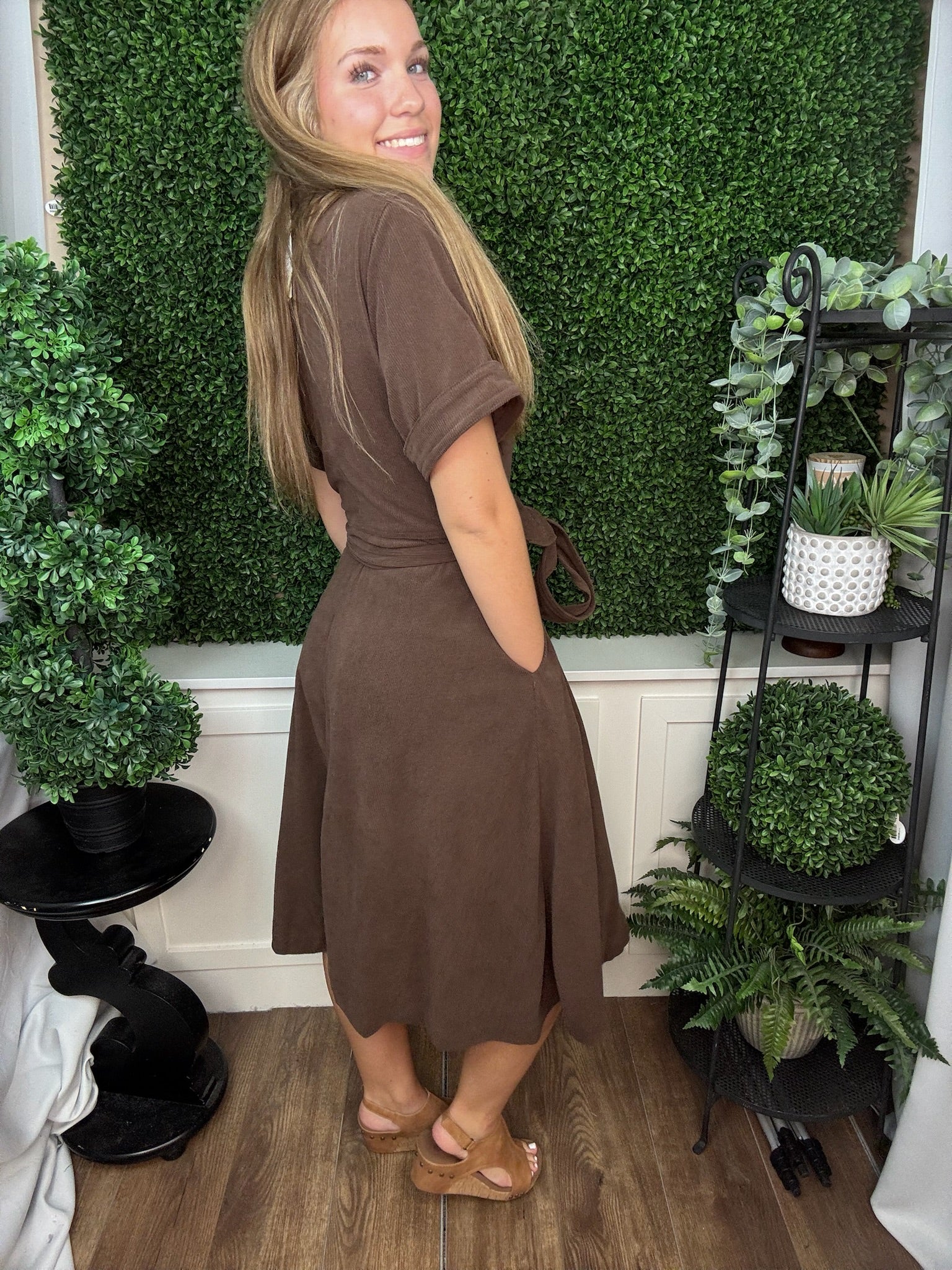 SHORT SLEEVE BUTTON DOWN CORDUROY SHIRT DRESS WITH SELF BELT - BROWN