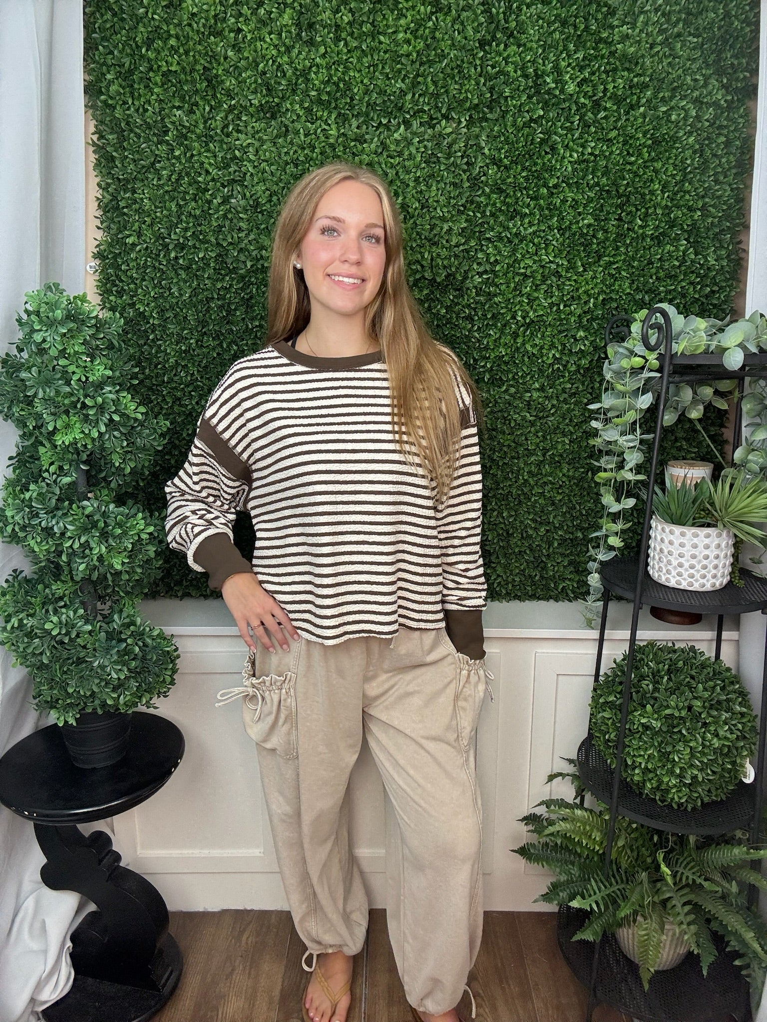 STRIPED CONTRAST TRIM V-NECK LONG SLEEVE KNIT TOP - BLACK/MOCHA