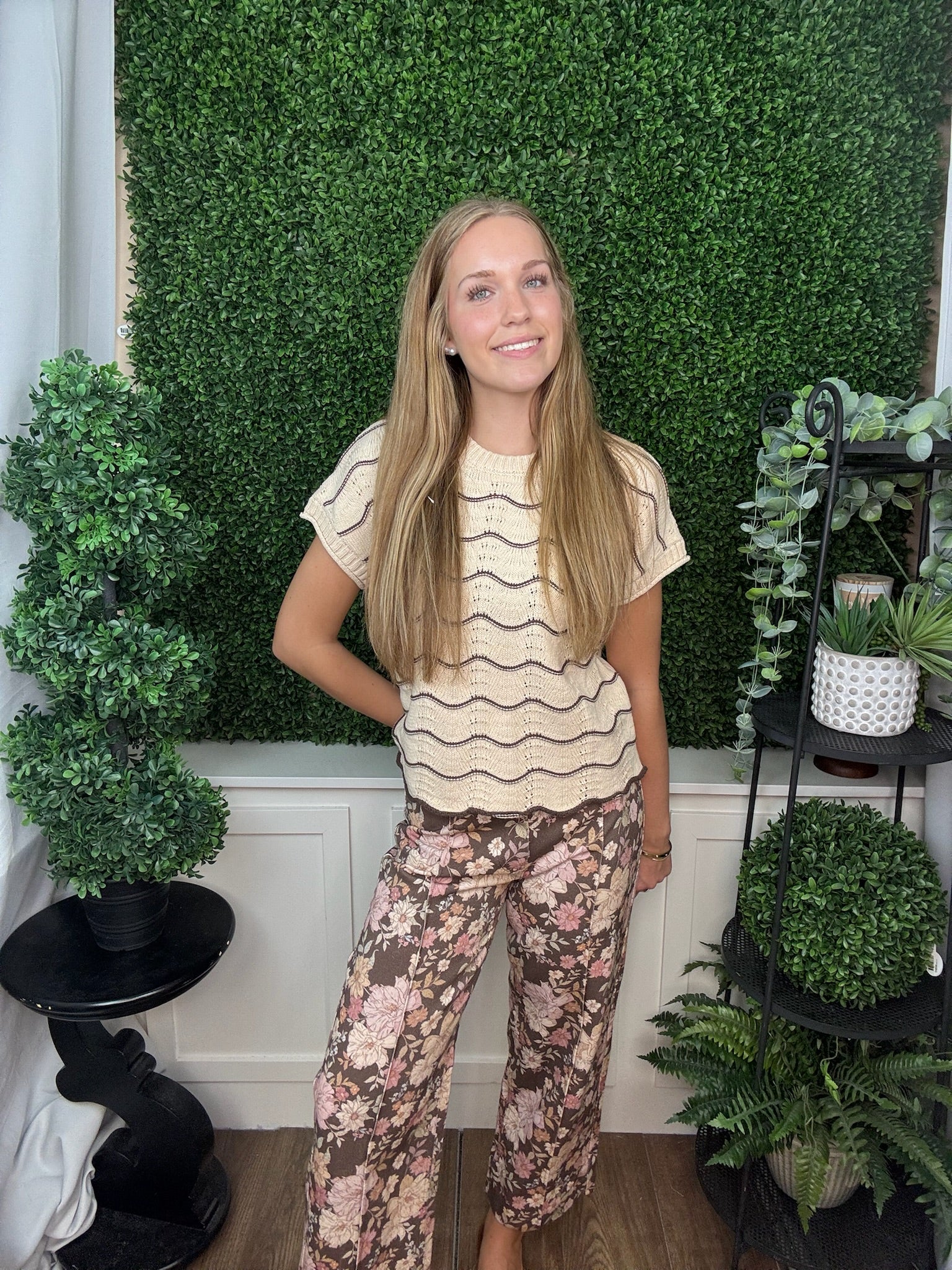 DROP SHORT SLEEVE SCALLOP STRIPED PATTERN KNIT SWEATER TOP - LT. TAUPE/ OLIVE