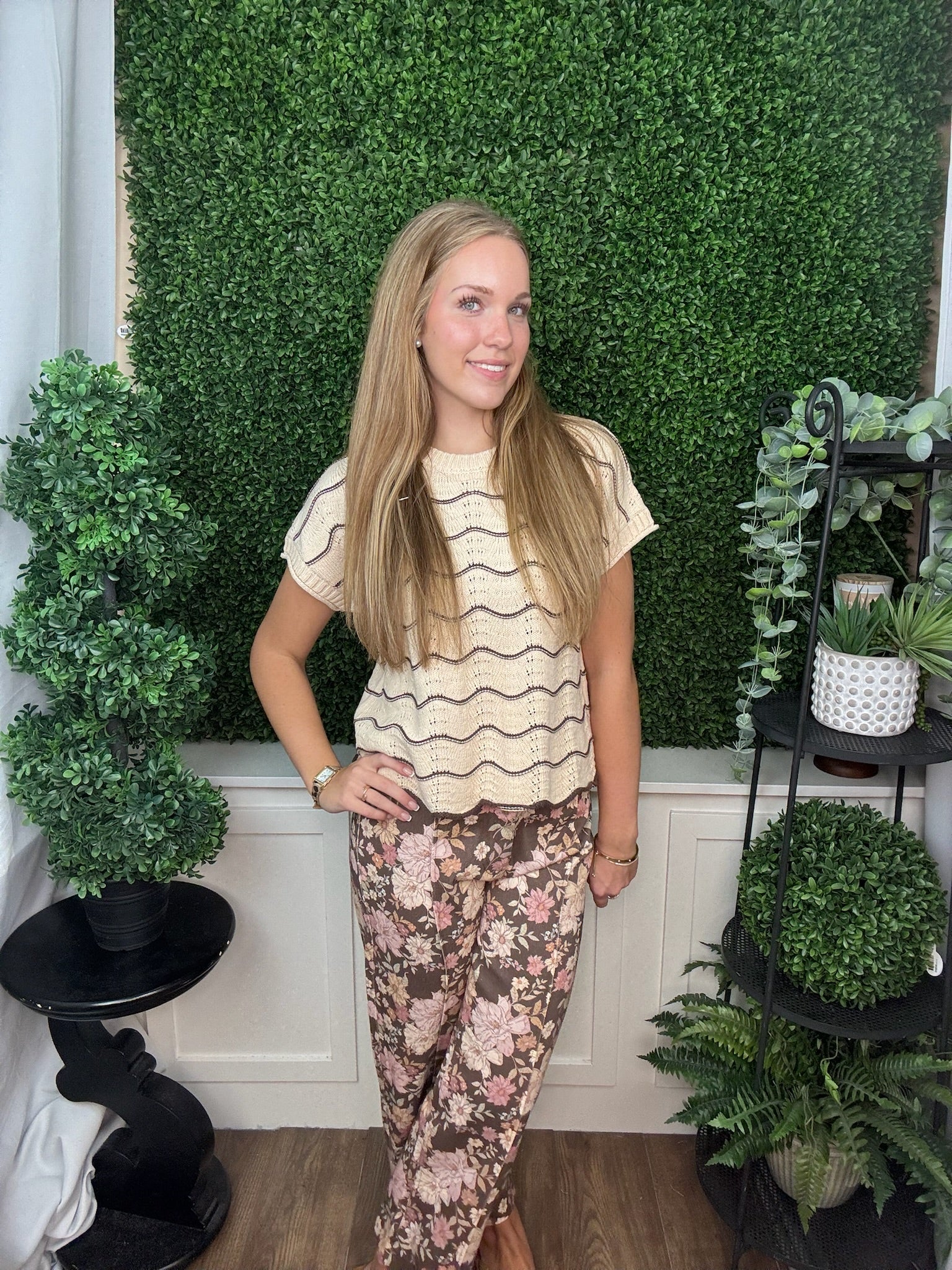 DROP SHORT SLEEVE SCALLOP STRIPED PATTERN KNIT SWEATER TOP - LT. TAUPE/ OLIVE