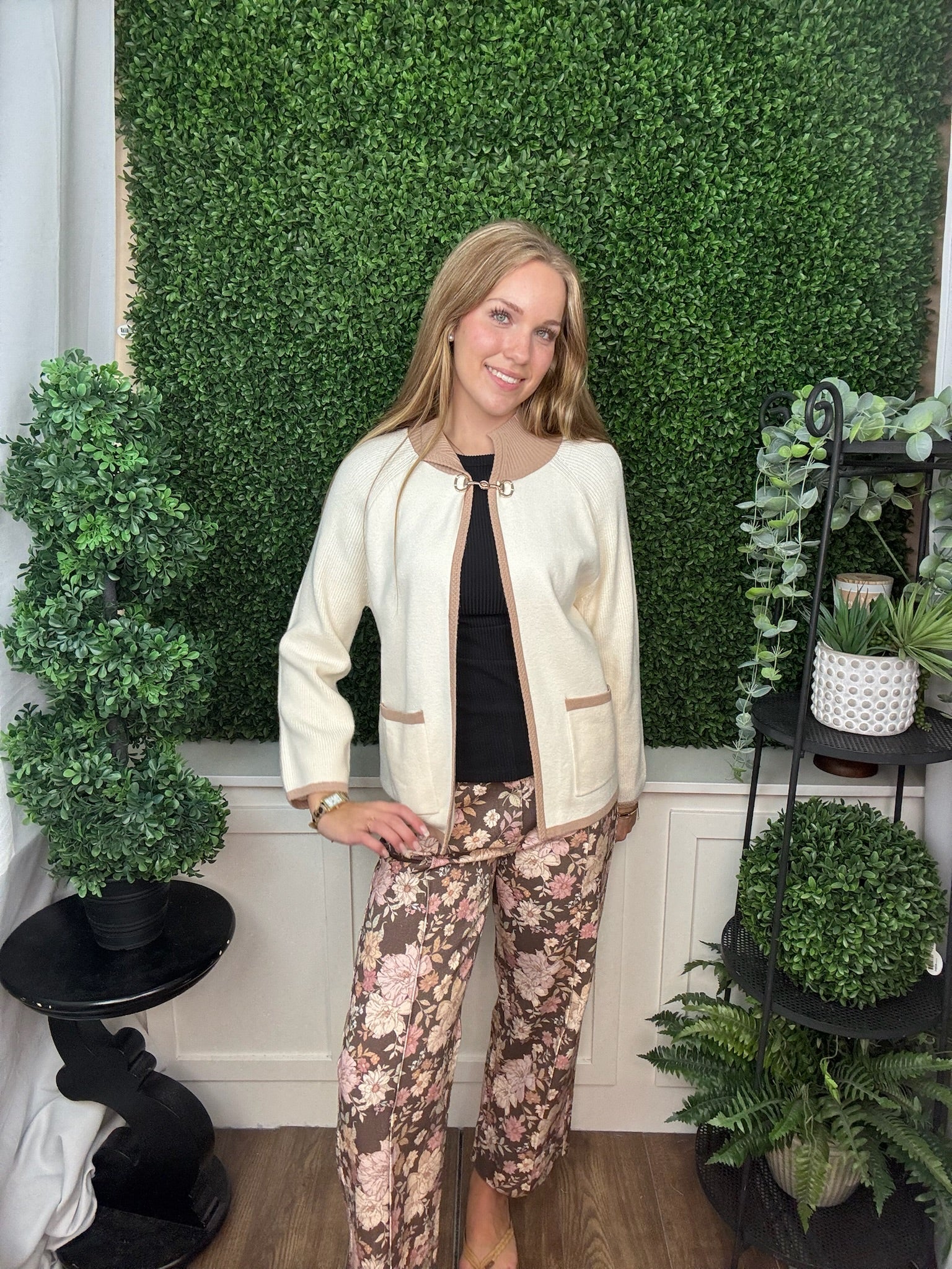 CONTRAST TRIM KNIT CARDIGAN - CREAM