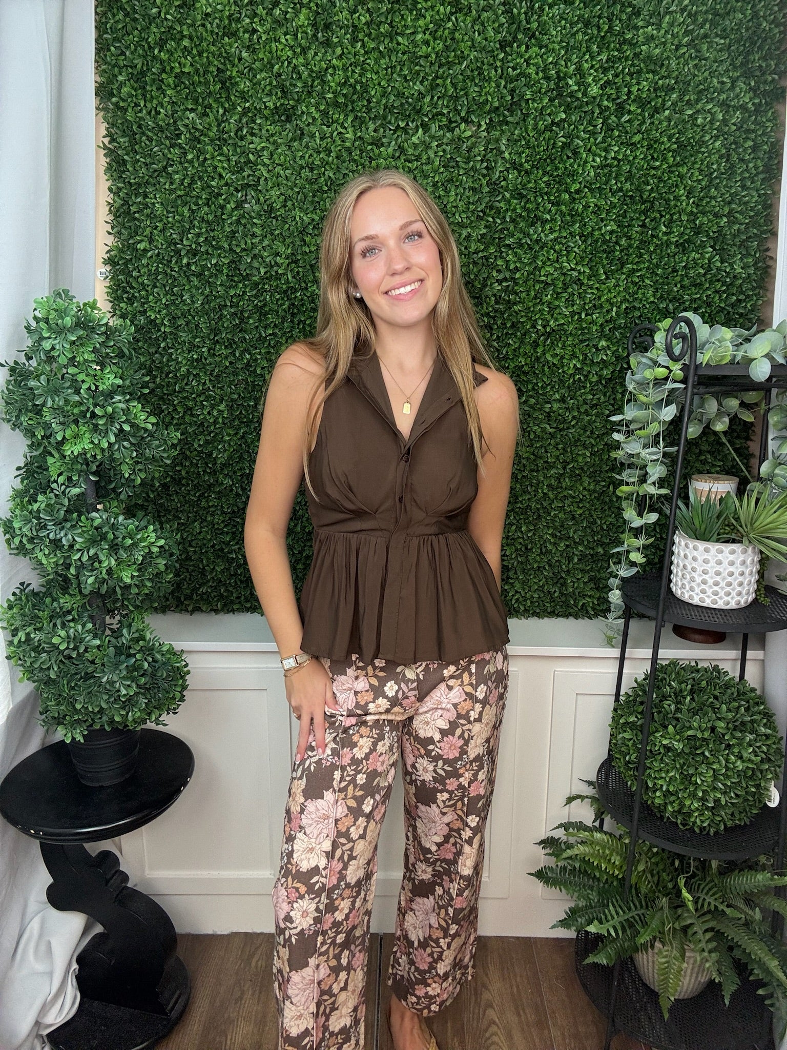 SLEEVELESS TIE WAIST PEPLUM BLOUSE - BROWN