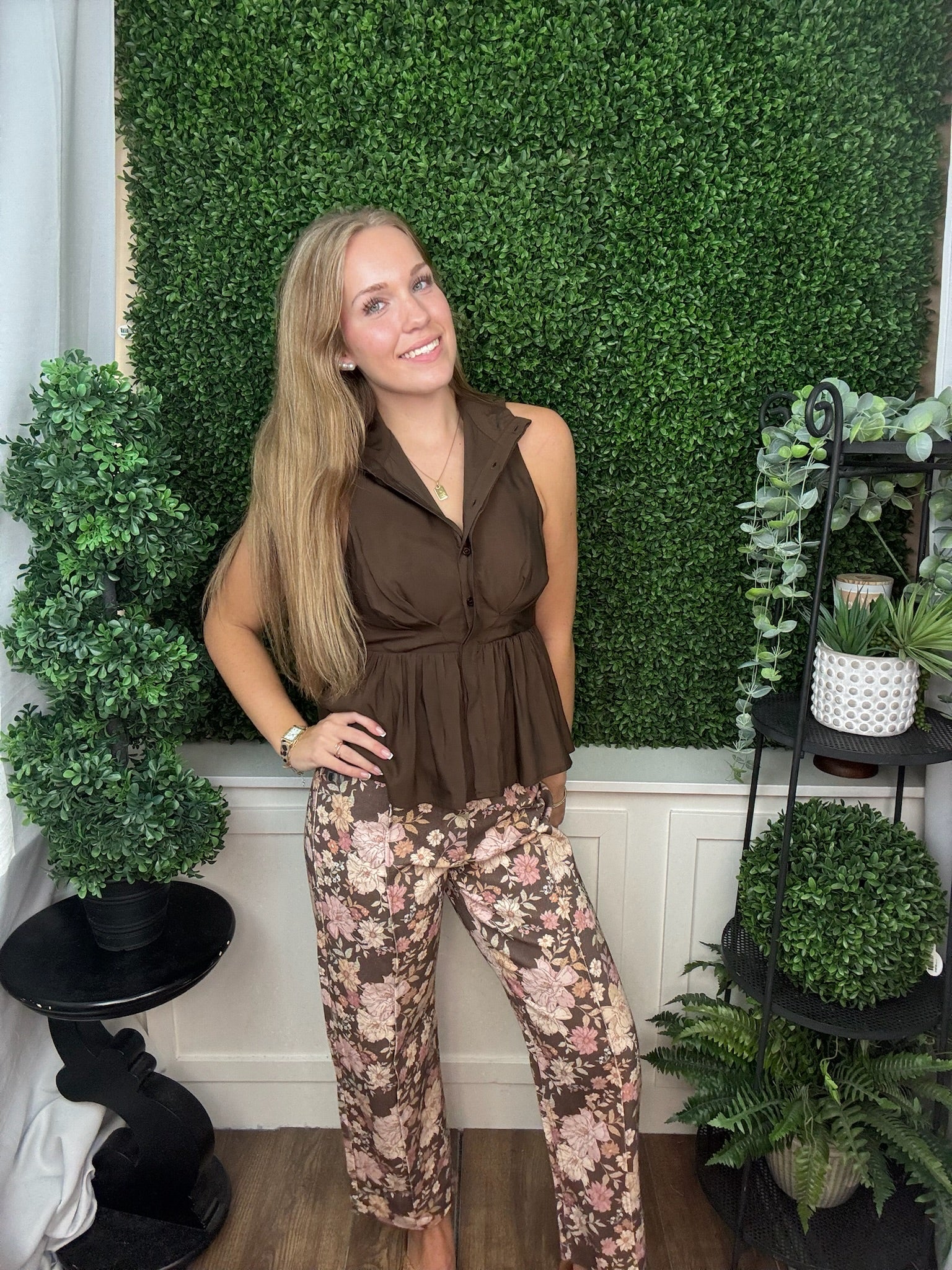 SLEEVELESS TIE WAIST PEPLUM BLOUSE - BROWN