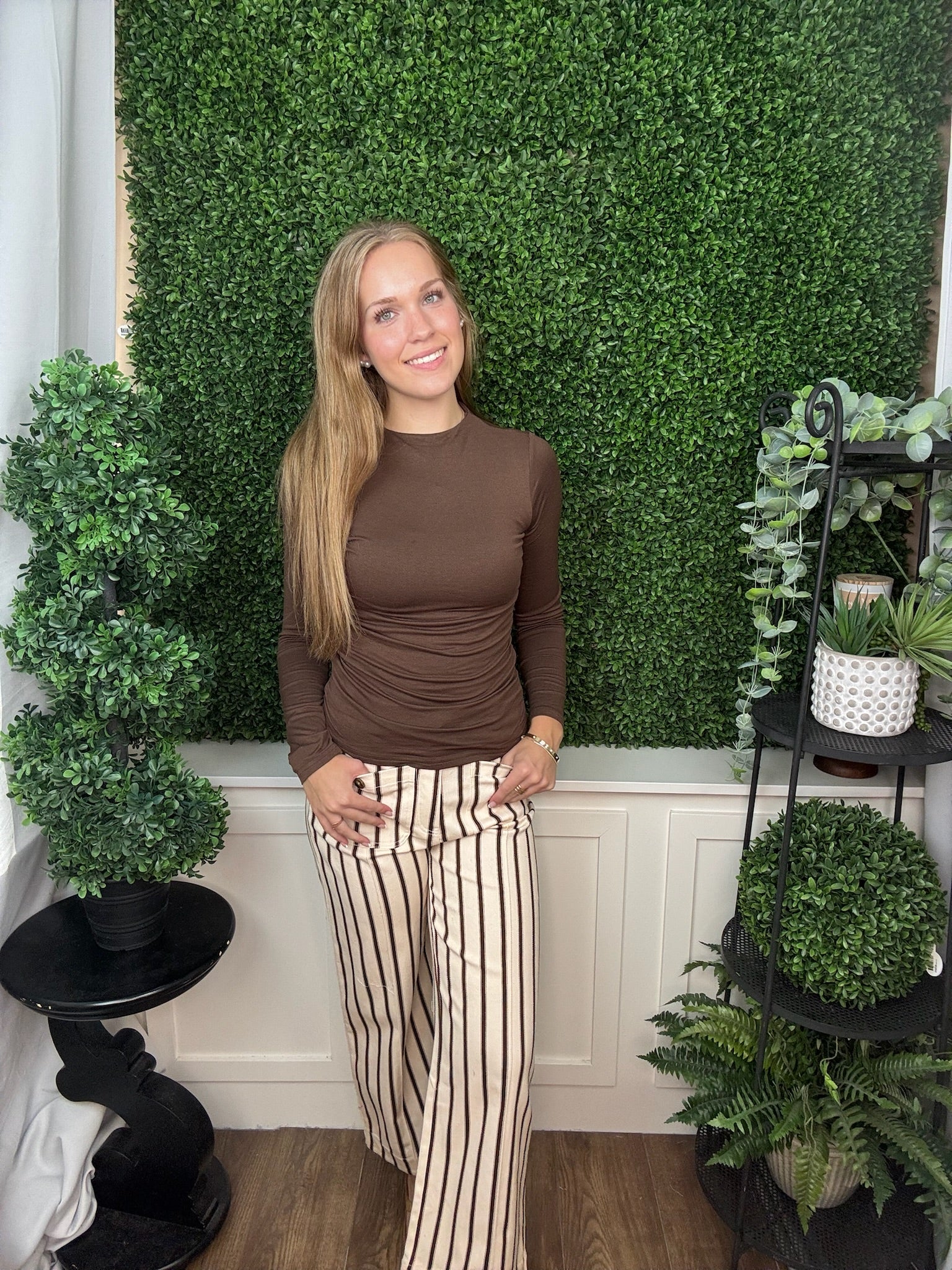RUCHED NECK LONG SLEEVE KNIT TOP - BLACK/ CHOCOLATE BROWN