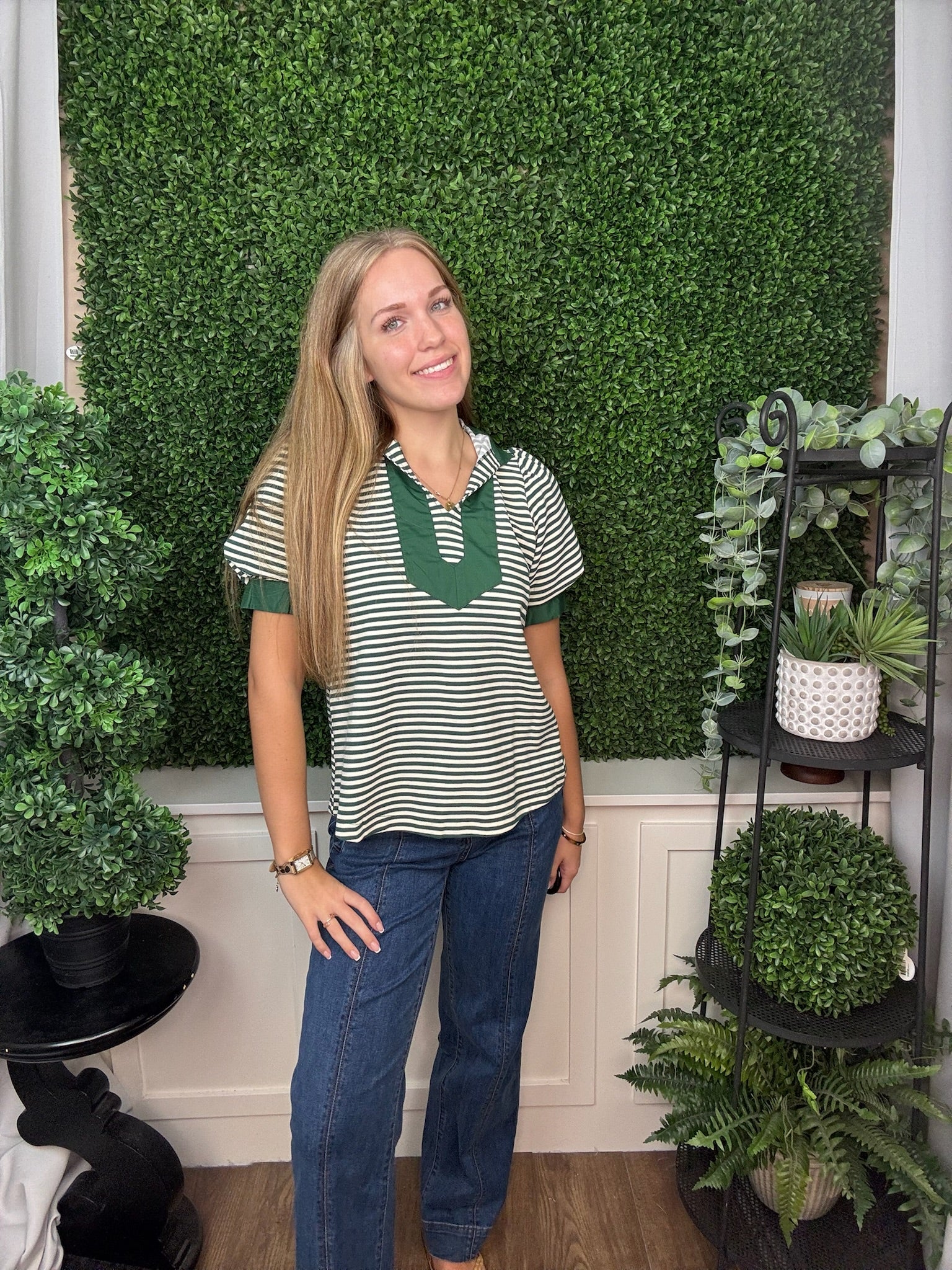SHORT SLEEVE COLLARED STRIPED WOVEN TOP WITH RUFFLE CUFFS - HUNTER GREEN/BURGUNDY