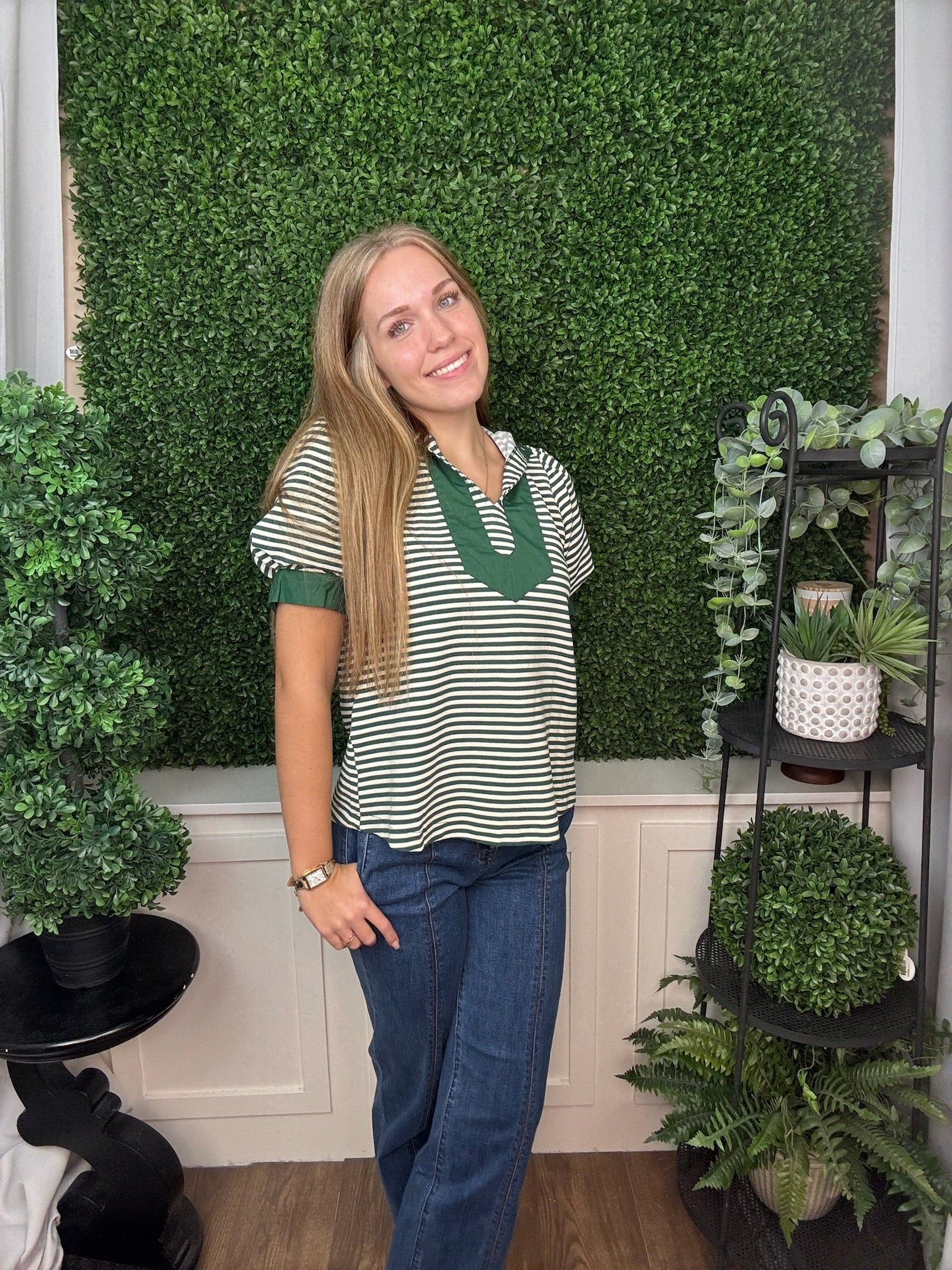 SHORT SLEEVE COLLARED STRIPED WOVEN TOP WITH RUFFLE CUFFS - HUNTER GREEN/BURGUNDY