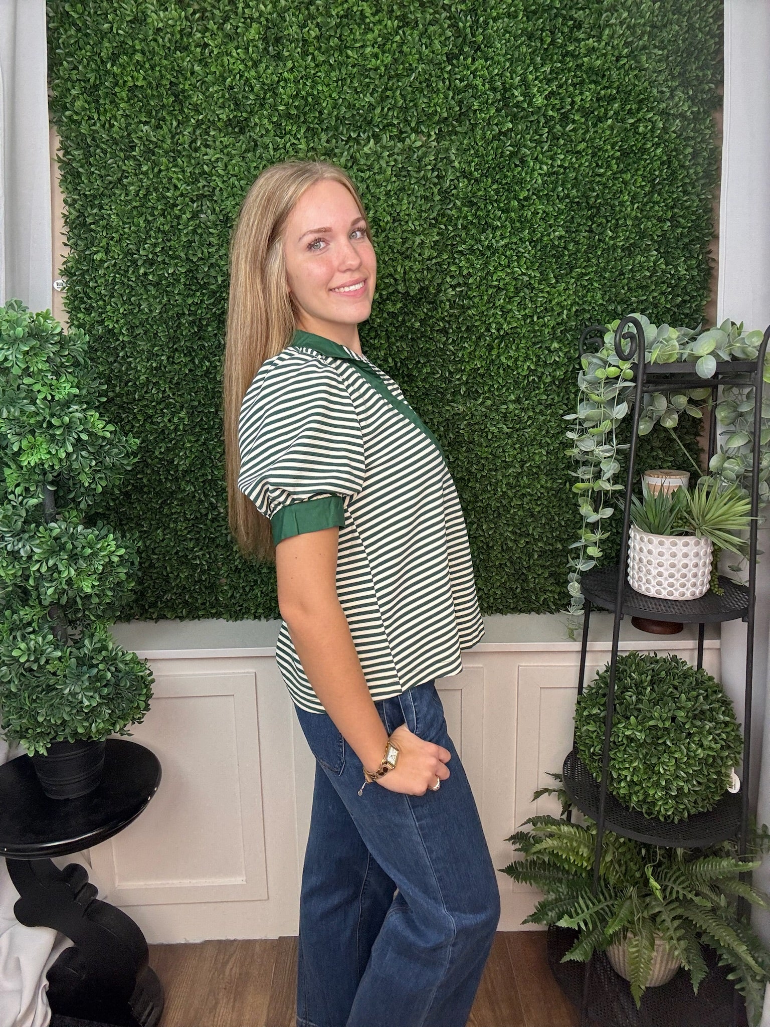 SHORT SLEEVE COLLARED STRIPED WOVEN TOP WITH RUFFLE CUFFS - HUNTER GREEN/BURGUNDY