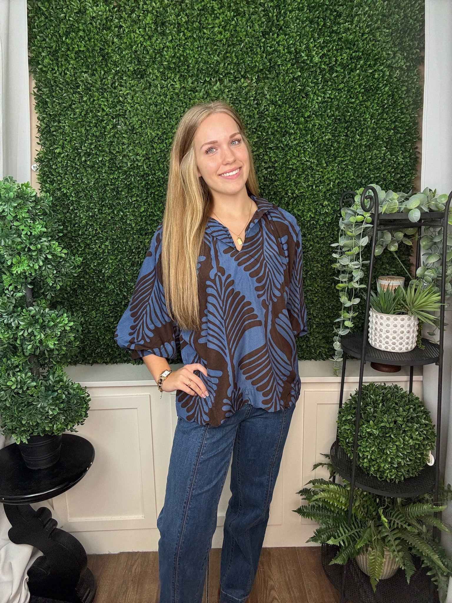 SLEEVE LINING PRINT WOVEN TOP WITH SPLIT NECK AND BALLOON SLEEVE SCALLOP - SLATE BLUE